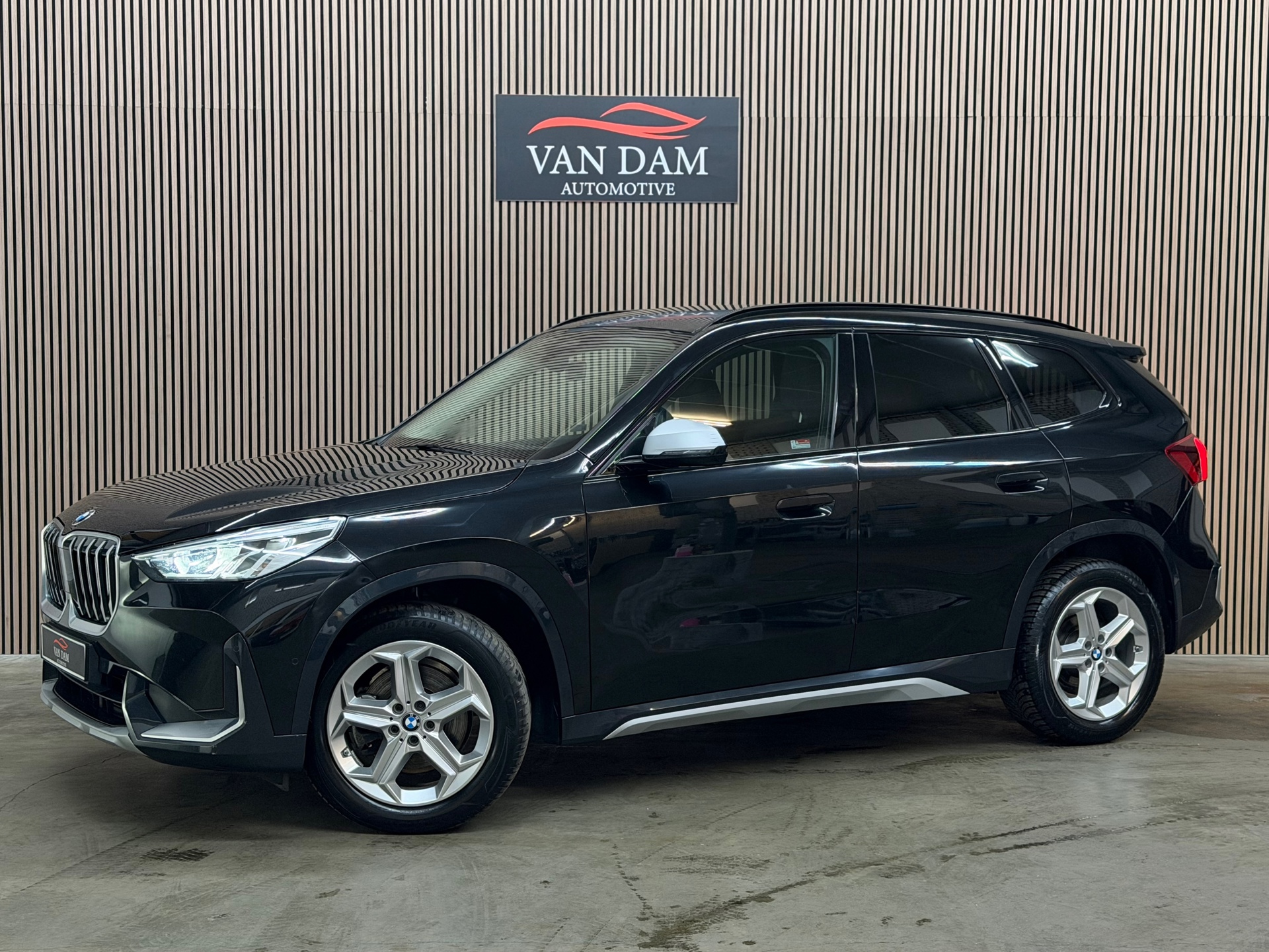 BMW X1 SDrive20i Mild-Hybrid xLine 2024 LEDER NAVI CAMERA CAR-PLAY
