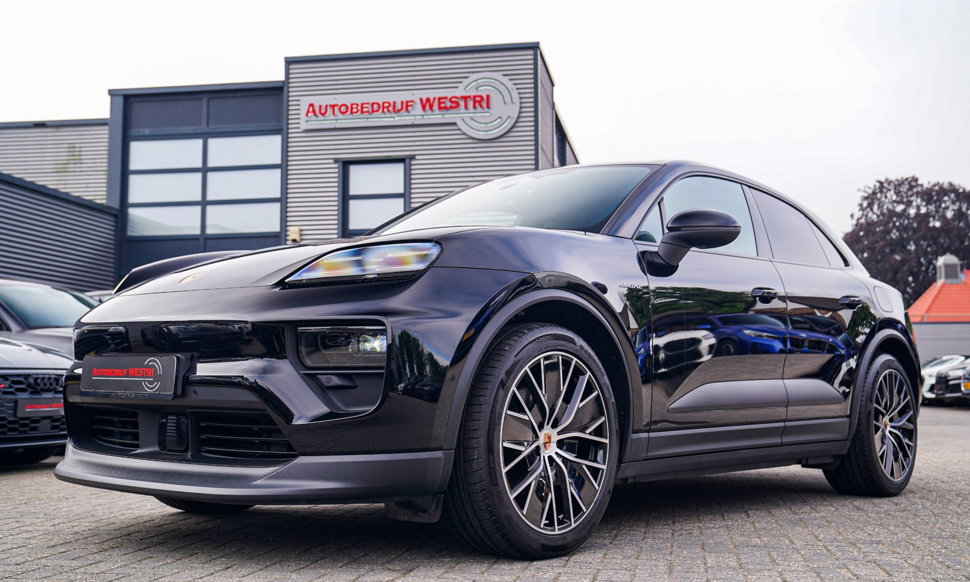 Porsche Macan 100 kWh 4 | Camera | Panorama Dak | Groen Leder Interieur | Luchtvering | Stuurwielverwarming