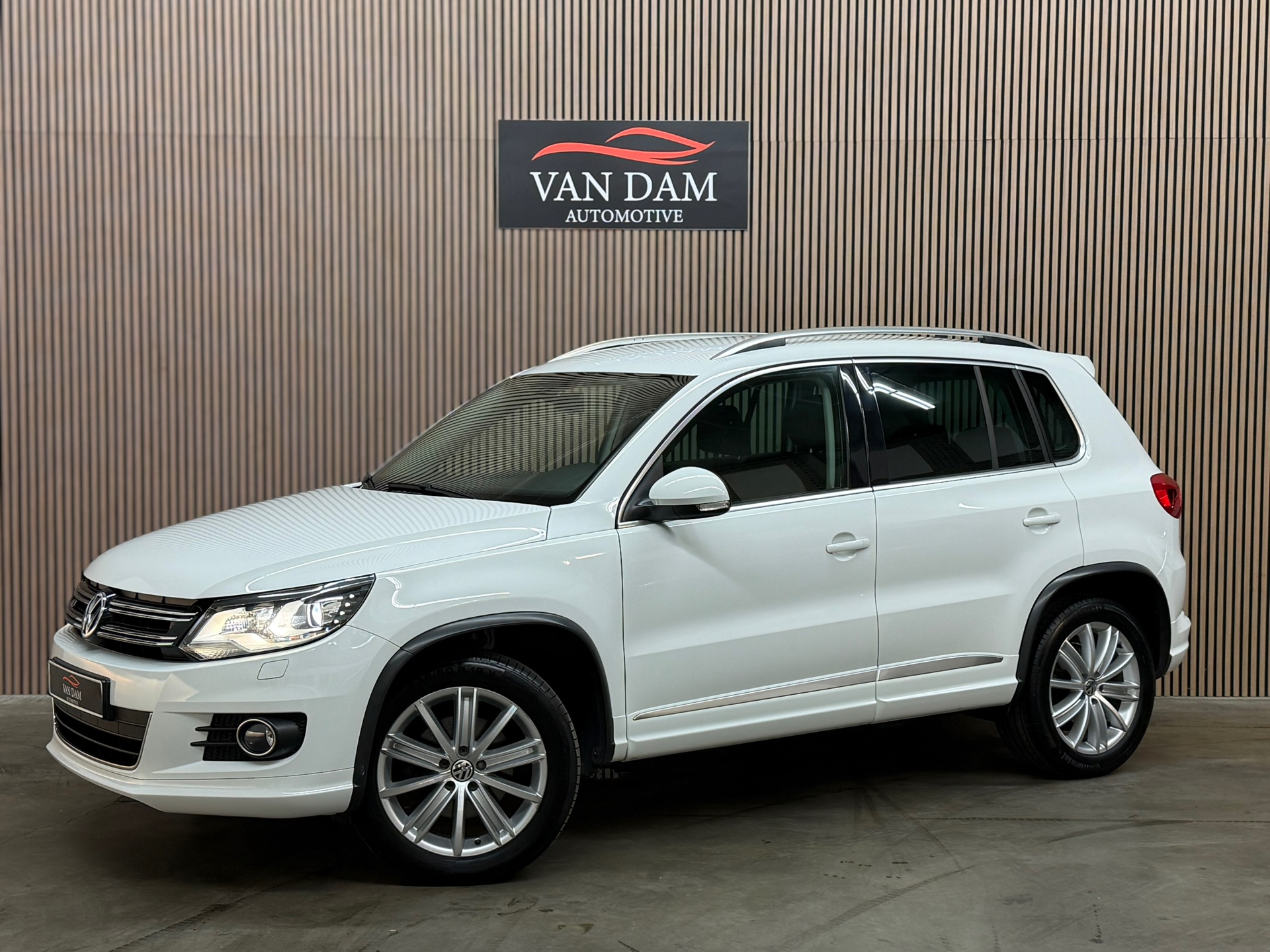 Volkswagen Tiguan 2.0 TSI R-line 4Motion 2014 DSG XENON TREKHAAK