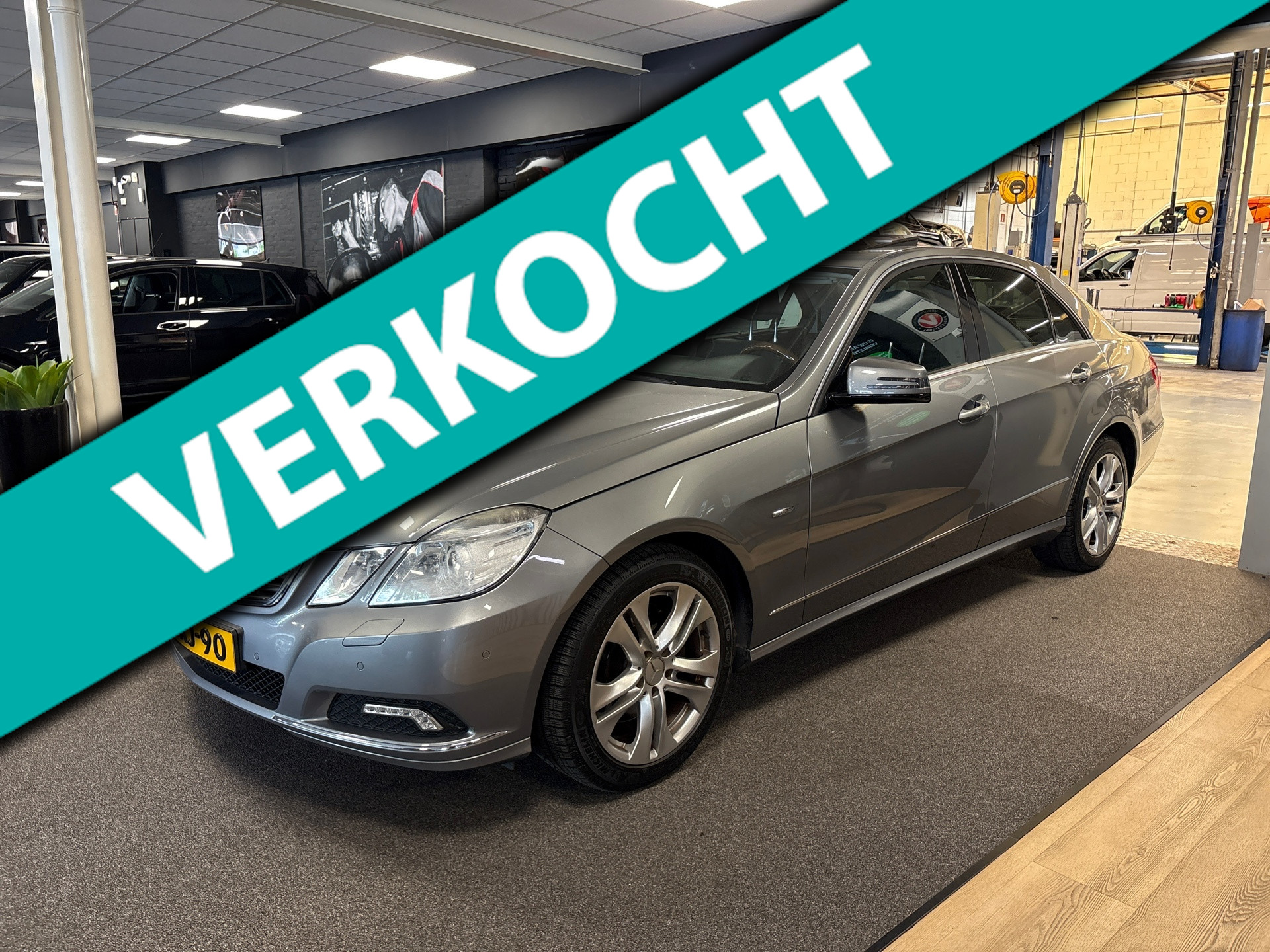 Mercedes-Benz E-Klasse 350 CGI Avantgarde / Navigatie / Leer / Dak / Afn trekhaak / Volledige historie / Camera