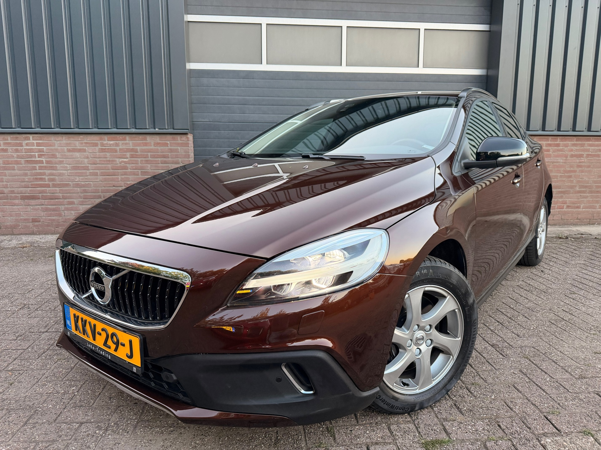 Volvo V40 CROSS COUNTRY 1.5 T3 152PK Summum Leder PDC voor + achter Navi Cruise