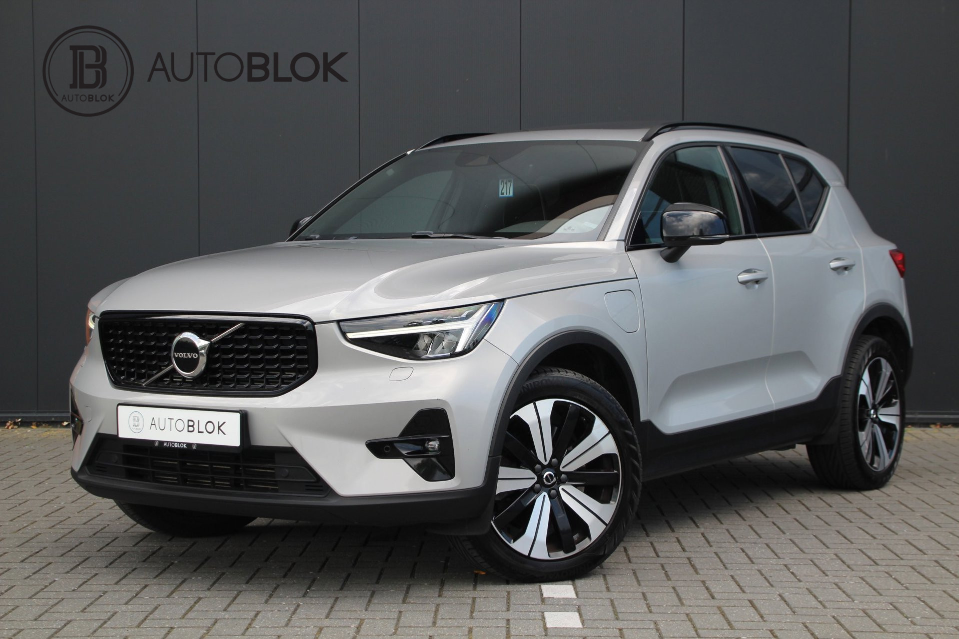 Volvo XC40 1.5 T4 Plug-in hybrid Ultimate Dark | SOH 99% | R-Design | Harman Kardon | Camera | Panoramadak |