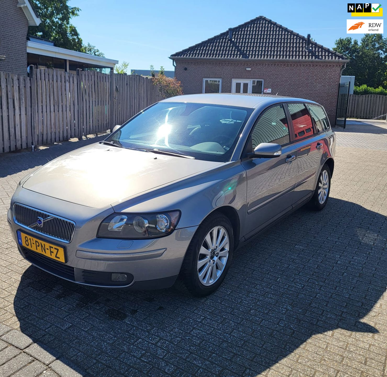 Volvo V50 2.4 Momentum, Clima, CruisC, Trekhaak, APK 06/27!