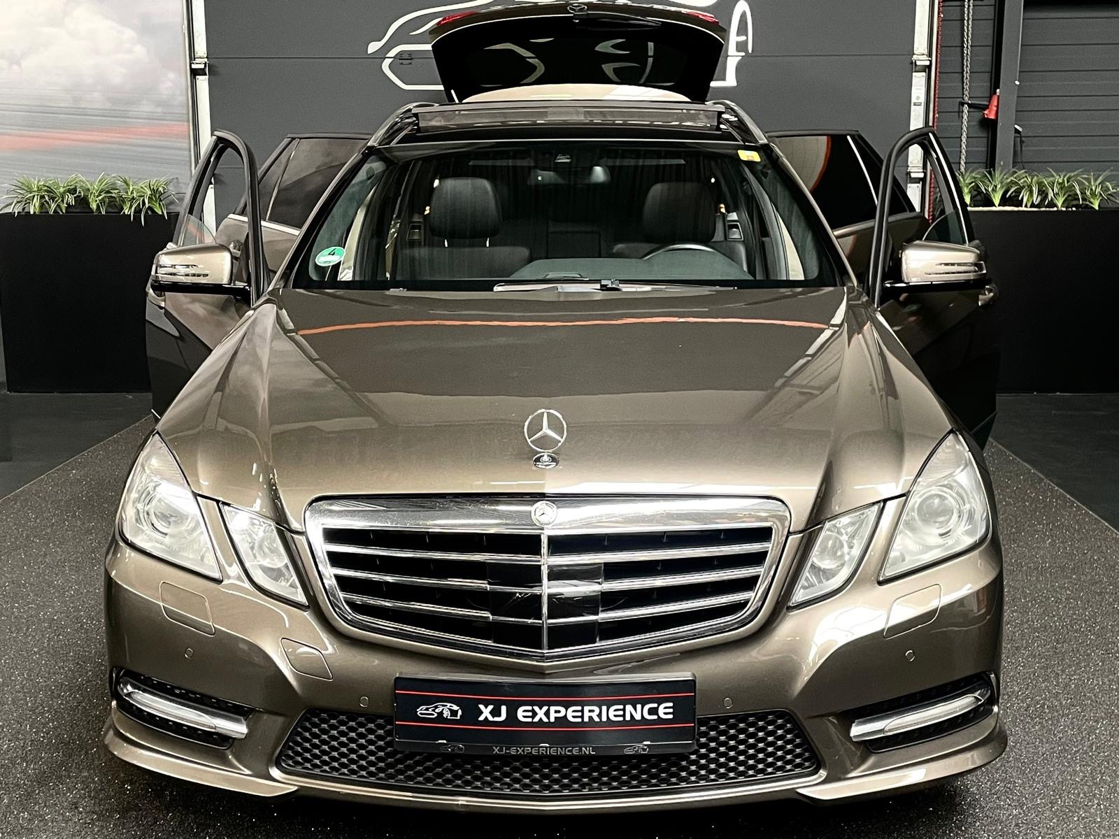 Mercedes-Benz E-Klasse Estate 500 Edition Sport AMG 4-Matic PANO LEER 410 PK LUCHTV