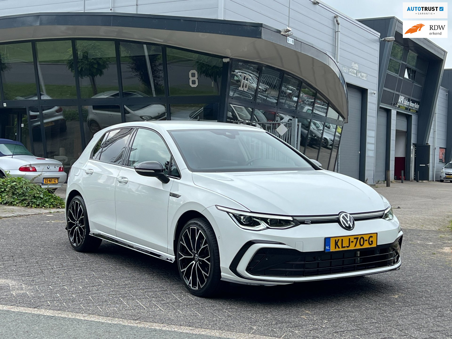 Volkswagen Golf 8 1.5 eTSI R-Line 7-DSG LED CARPLAYY