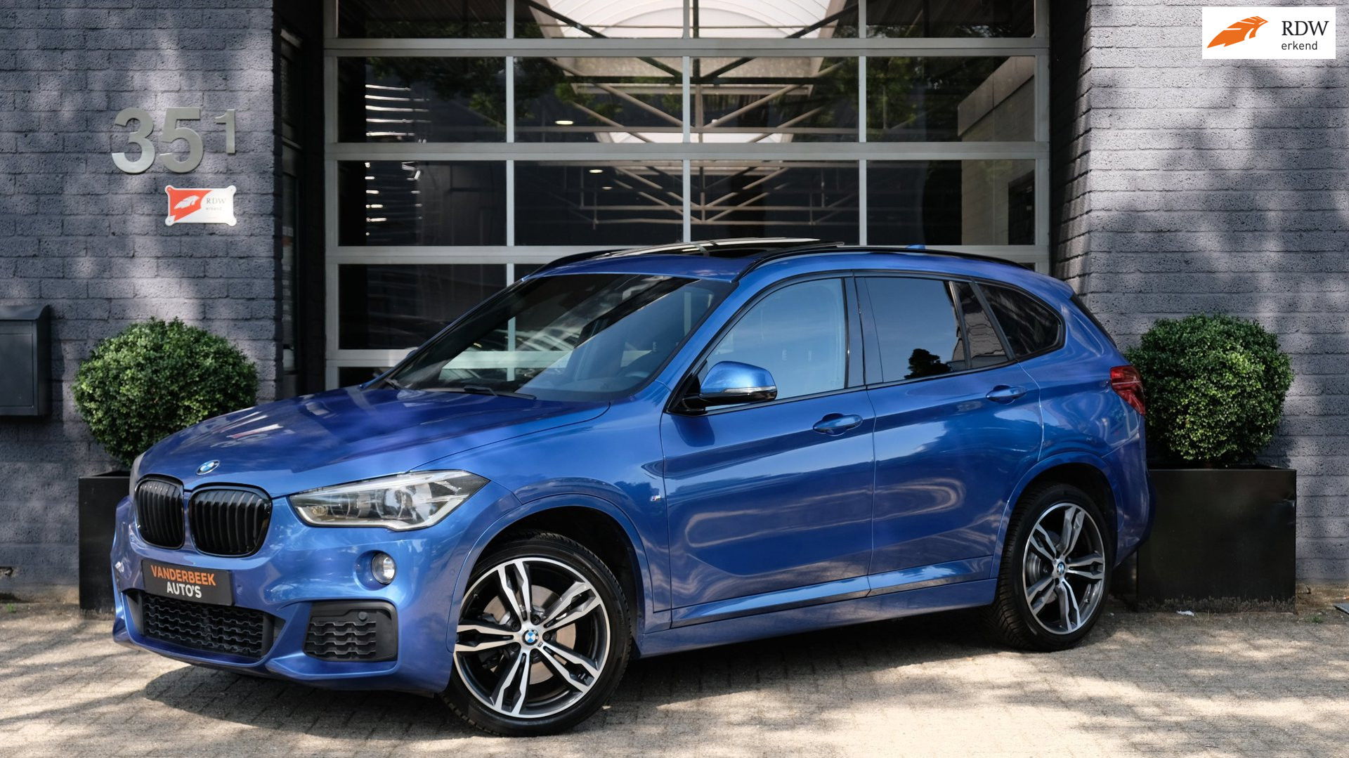 BMW X1 SDrive20i High Executive M-Sport ACC| HUD|PANO|H/K|1E EIG|VOL!