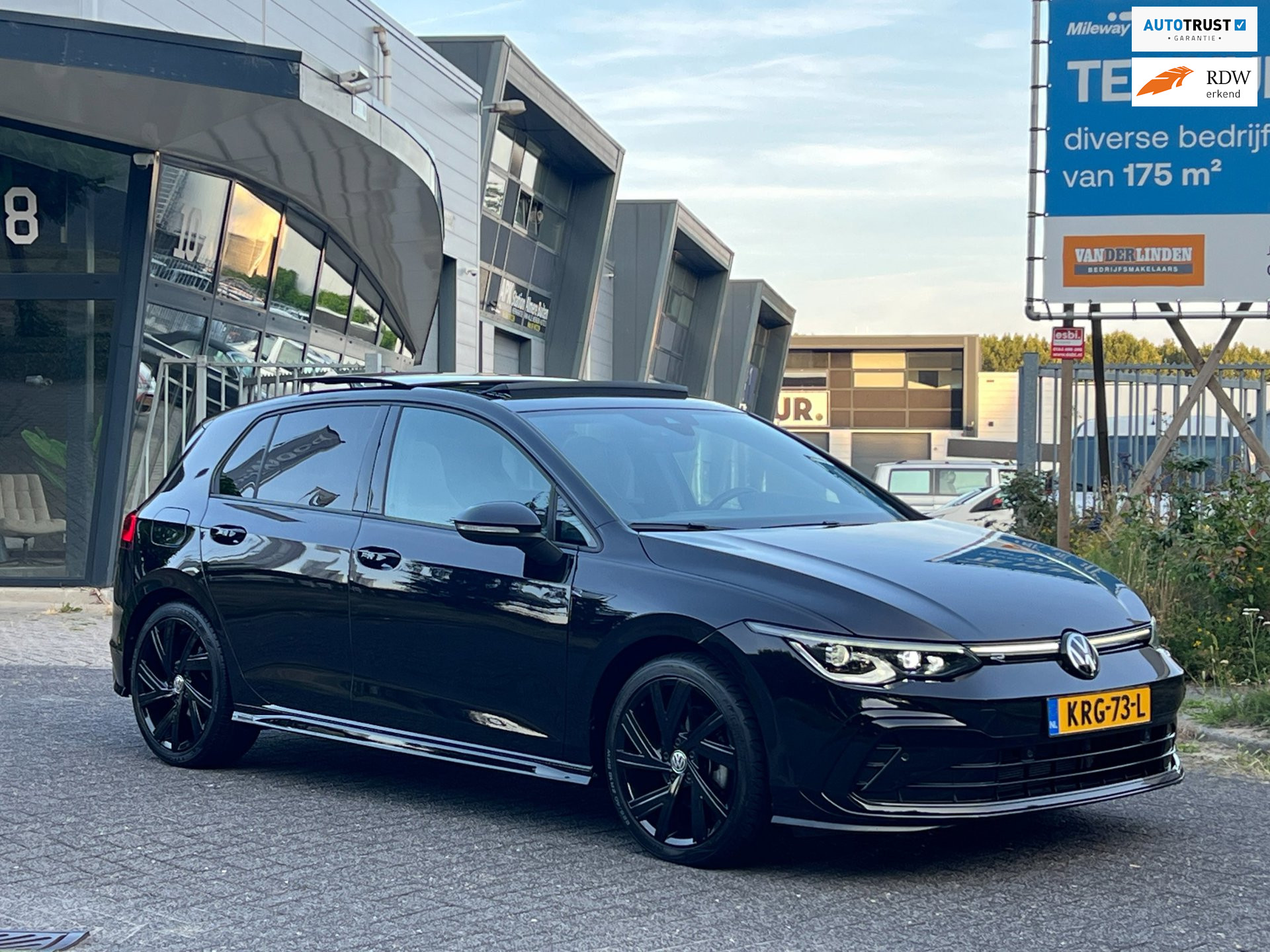 Volkswagen Golf 8 1.5 eTSI R-Line PANO LED DSG-7 BOM VOLL!!!!!