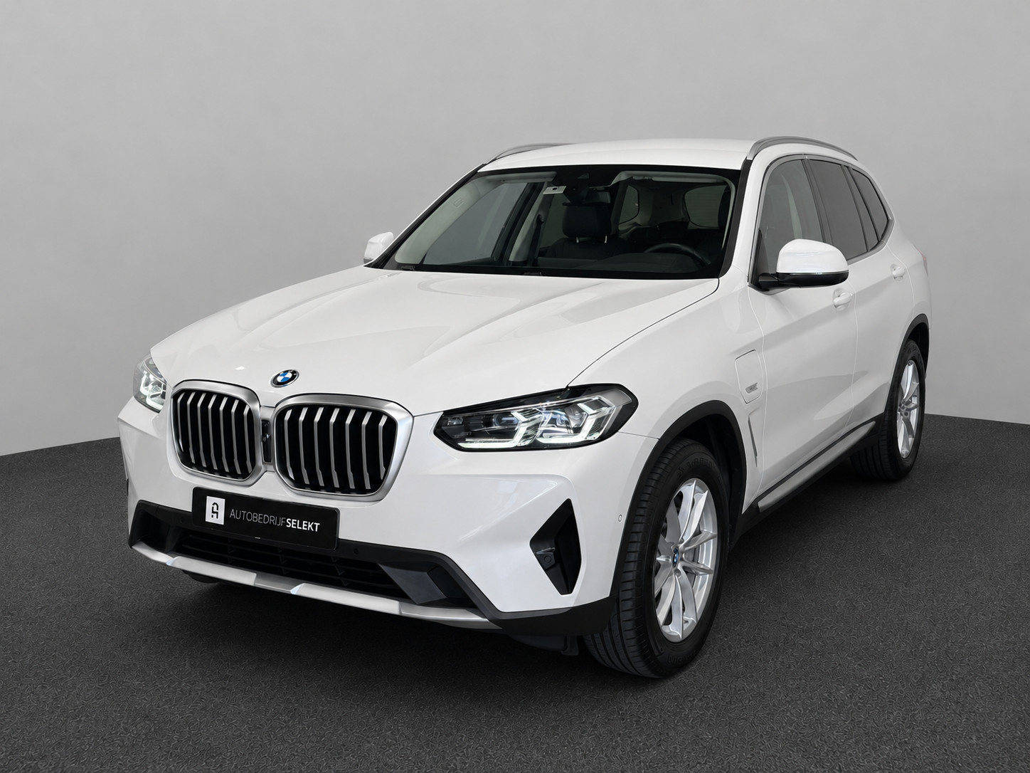 BMW X3 XDrive30e | NIeuw model | Trekhaak | LED | Keyless | 360 camera | Stoelverwarming | 1e eigenaar