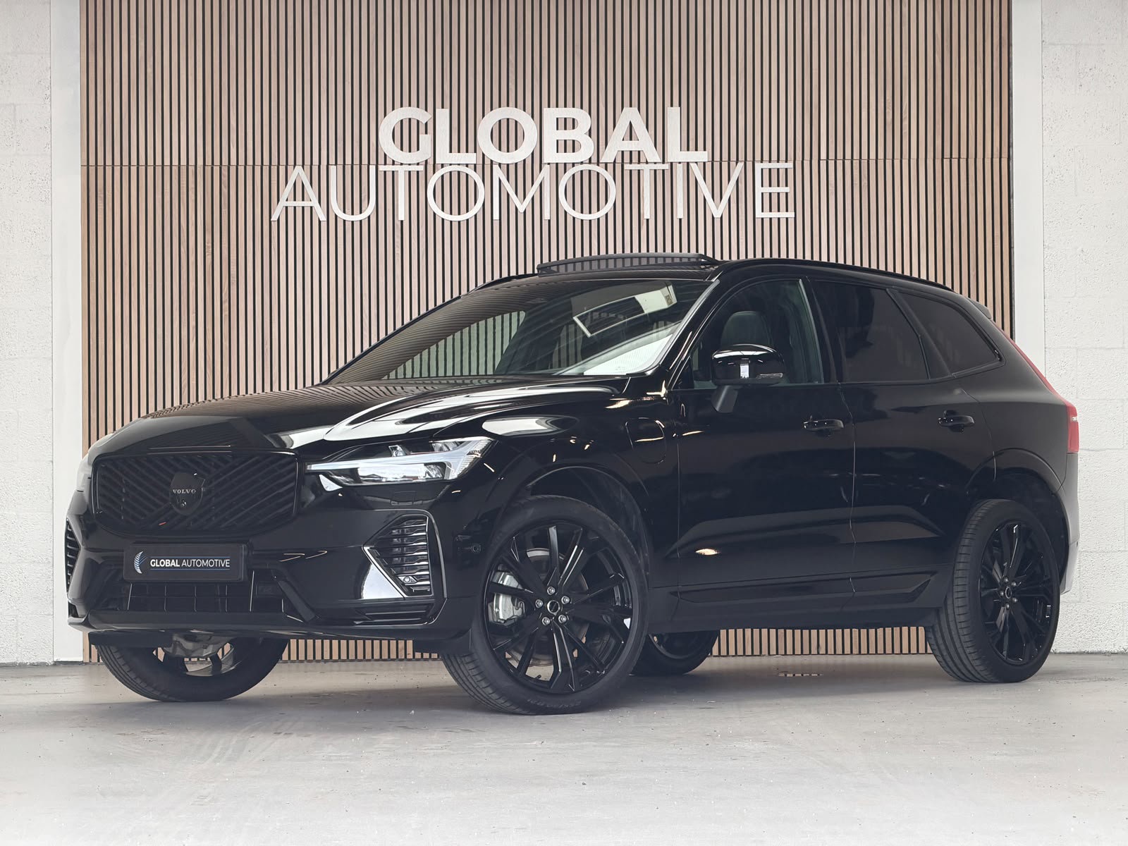 Volvo XC60 2.0 T8 Plug-in hybrid AWD Plus Black Edition – FACELIFT – TREKHAAK – HARMAN KARDON – MEMORY – PANORAMADAK – 21 INCH