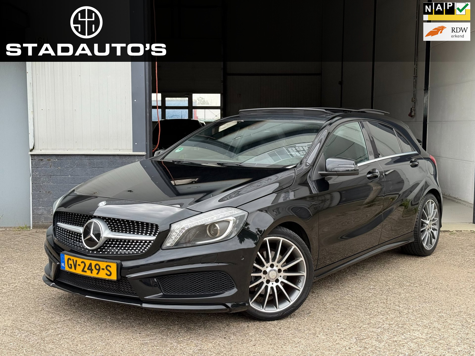 Mercedes-Benz A-Klasse 180 AMG-Line Panoramadak|CARPLAY|APK!