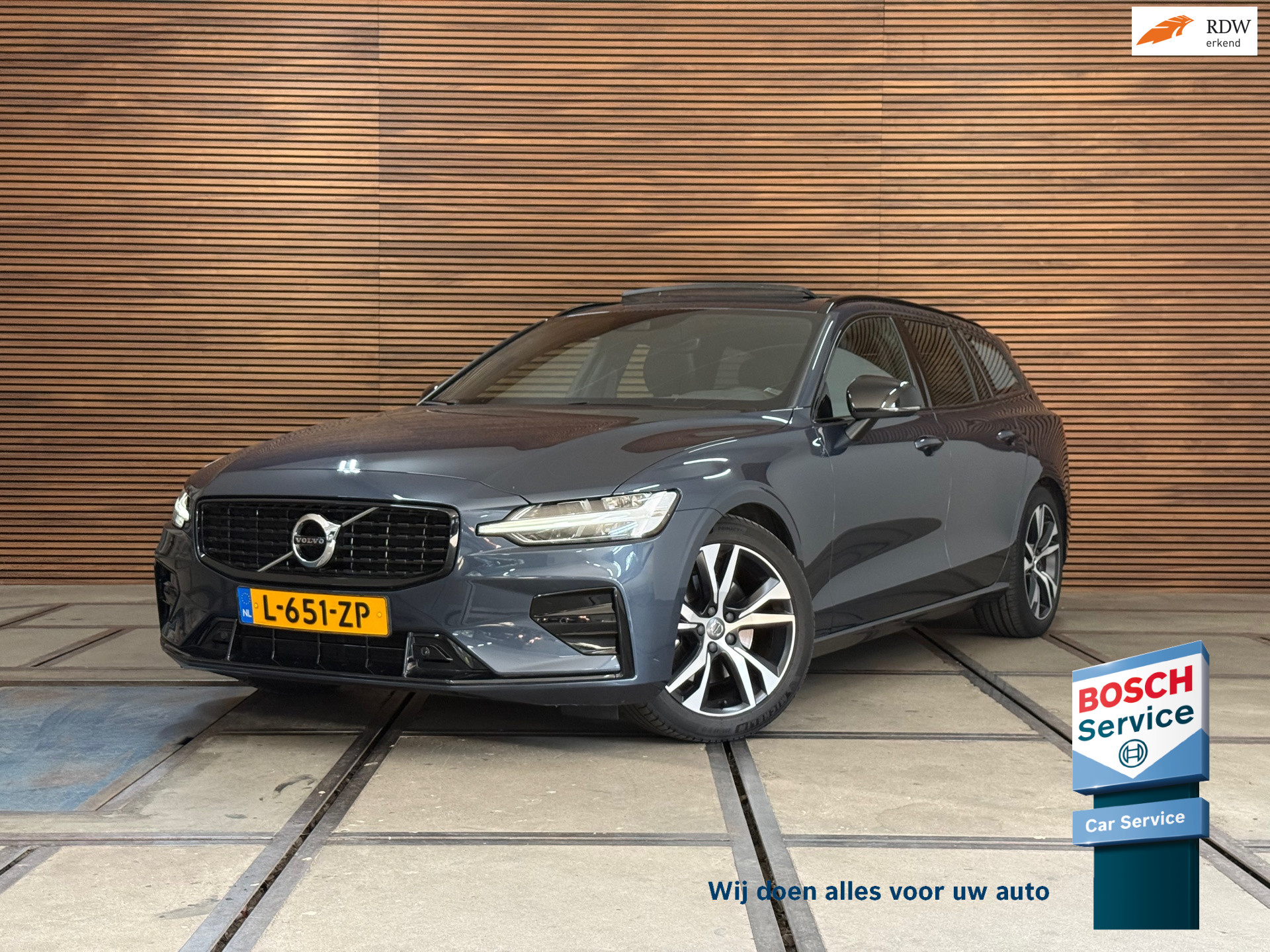 Volvo V60 2.0 B3 R-Design | Panoramadak | Harman Kardon | 360 Camera | Apple carplay & Android Auto