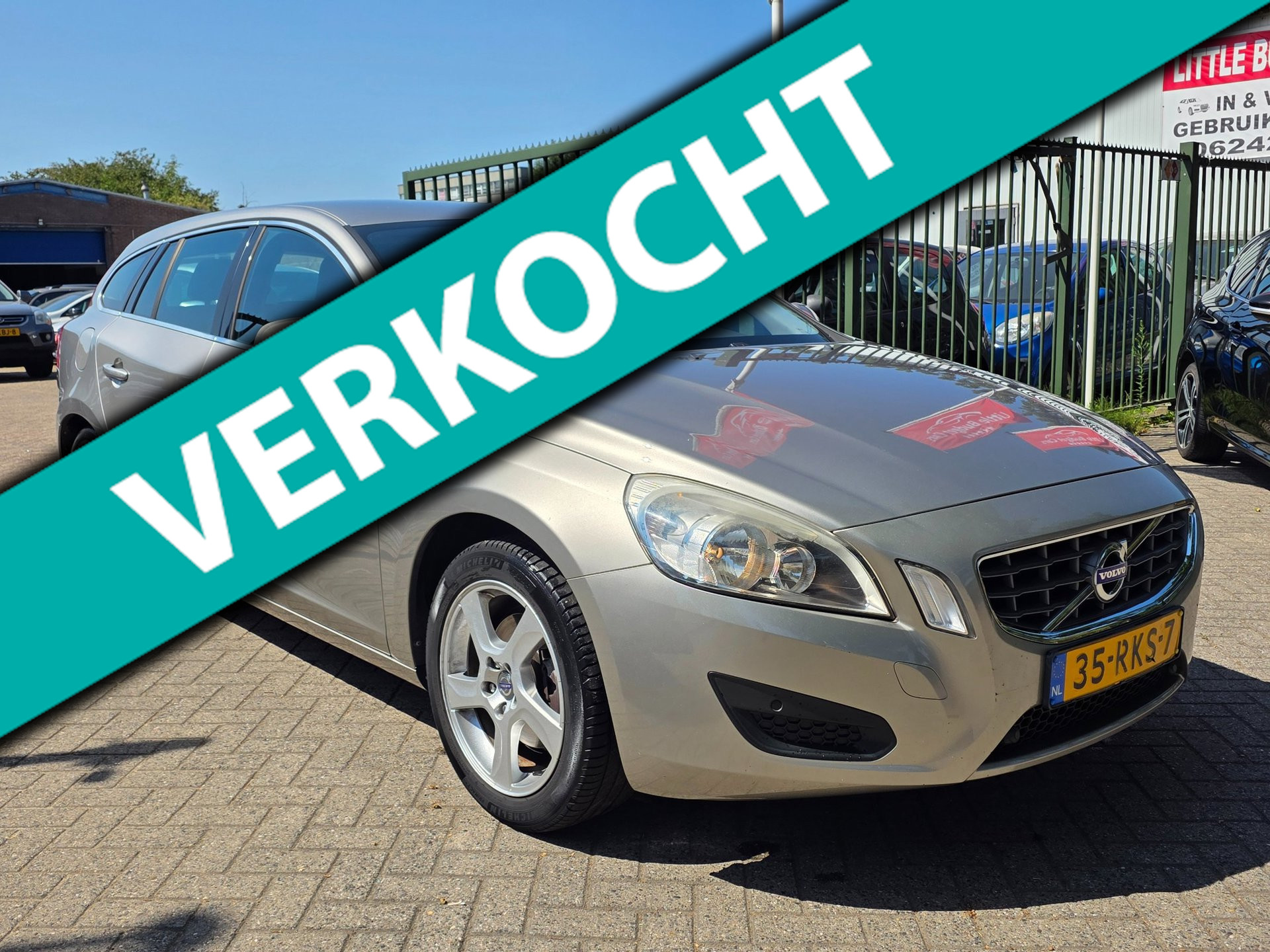 Volvo V60 1.6 T3 Momentum 1e eigenaar dealer onderhouden navigatie cruis control leerbekeleding