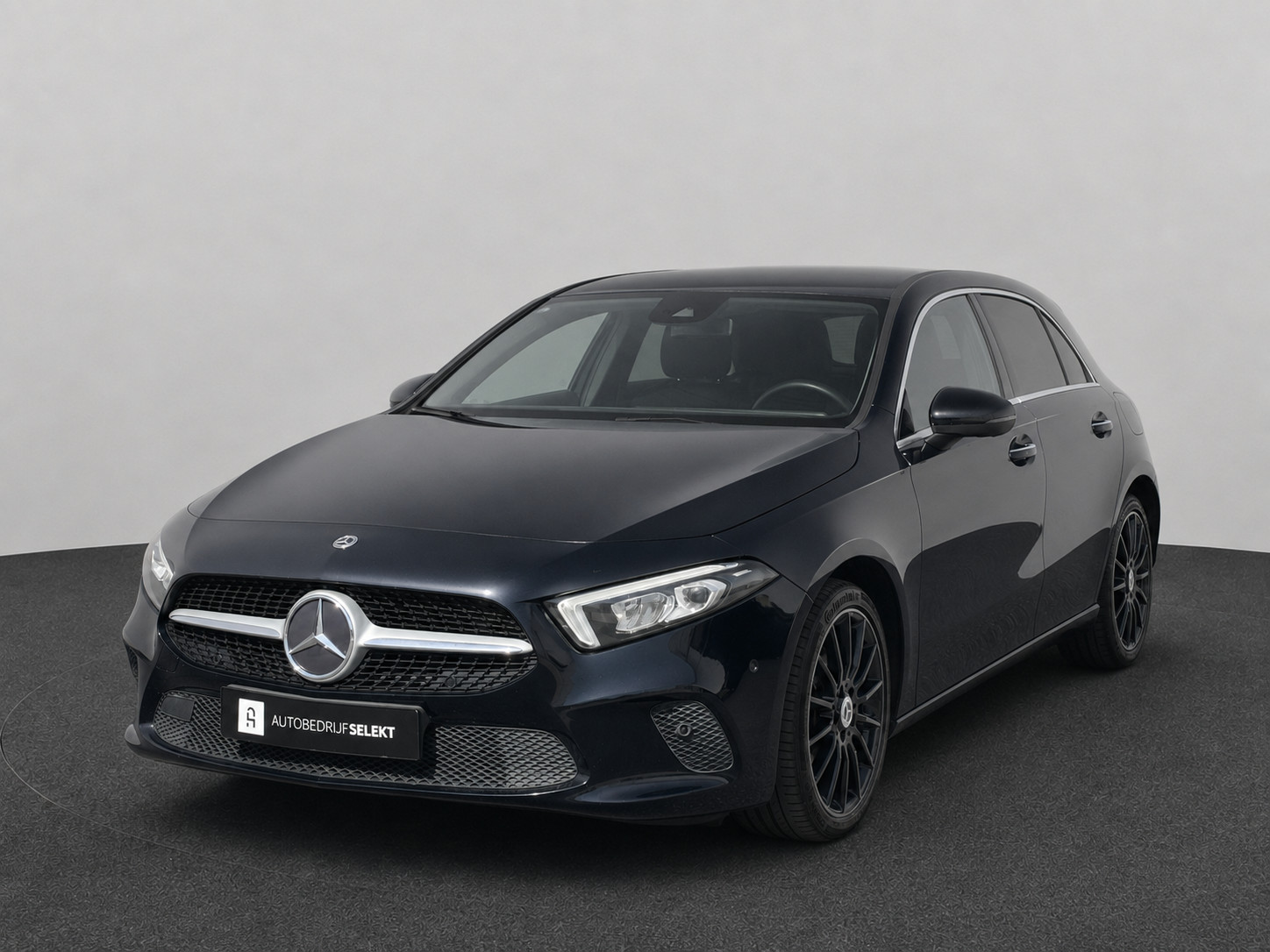 Mercedes-Benz A-Klasse 200 | Widescreen | Carplay | Sfeerverlichting | AMG velgen | Camera | Stoelver. | Dealer onderhouden | A200