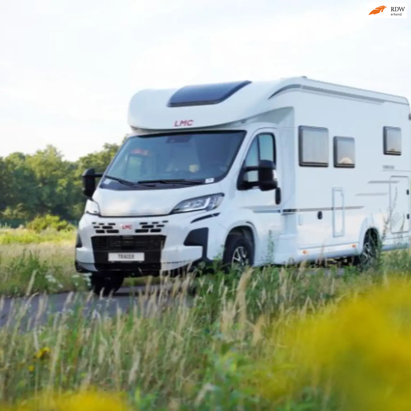 LMC Tracer A 690 Automaat Half Integraal | Cruise control | Luifel | Achteruitrij camera | Douche |Toilet |4 Slaapplaatsen |