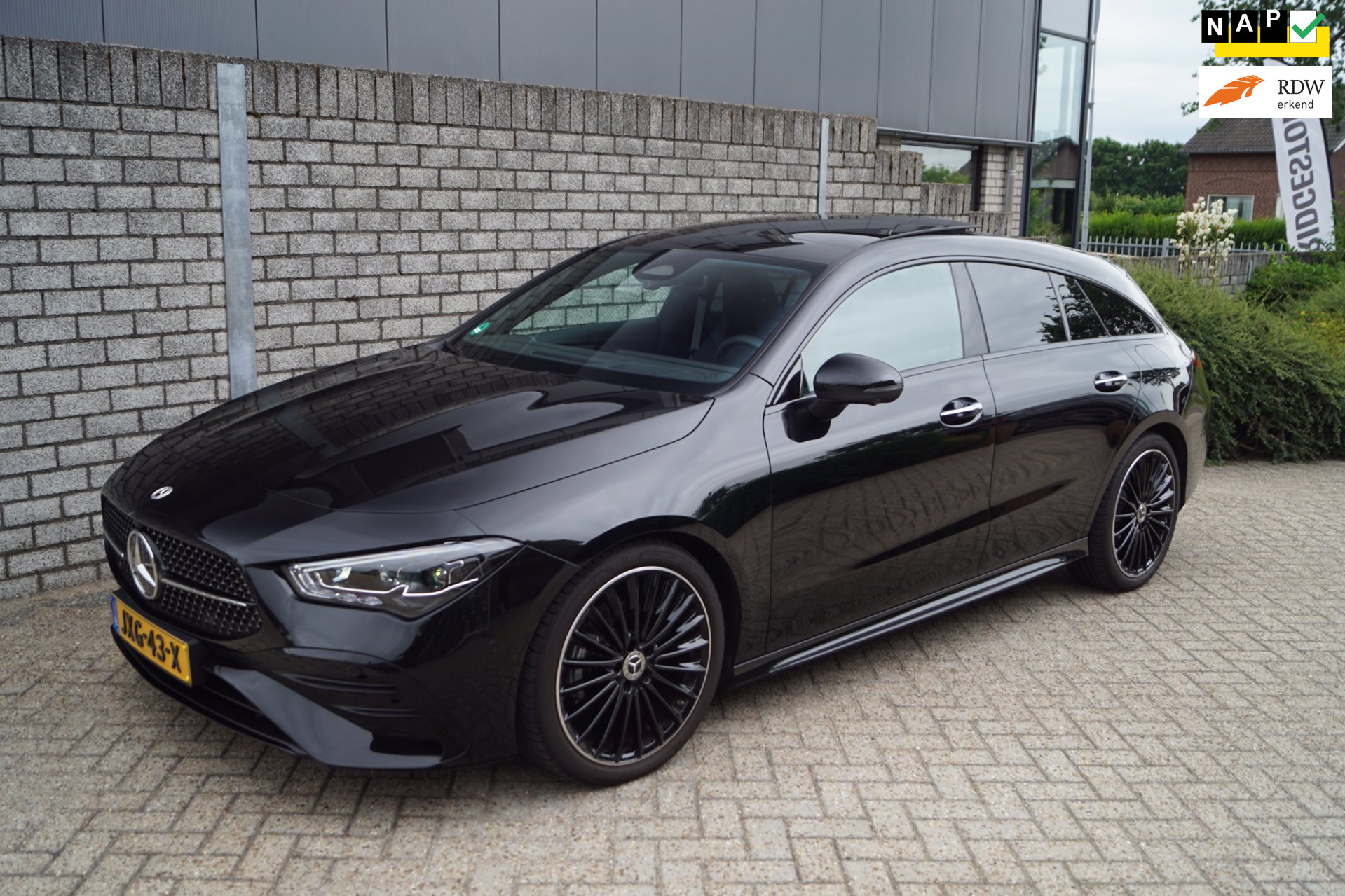 Mercedes-Benz CLA-Klasse Shooting Brake 180 Business Solution AMG Autom Panodak Leder/Alcantara Navi Camera Clima Adaptieve Cruise