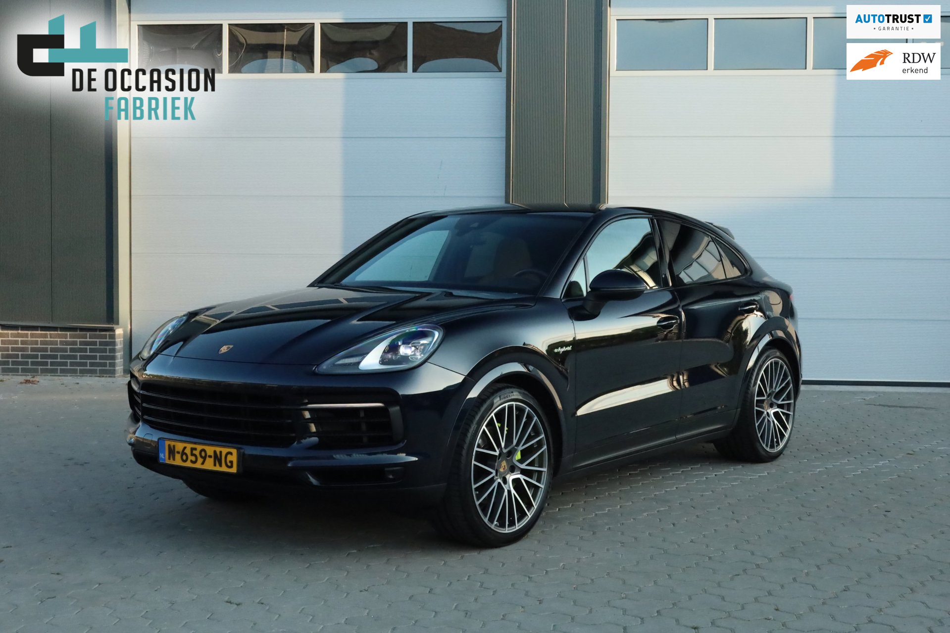 Porsche Cayenne Coupé 3.0 E-Hybrid Pano Carplay Softclose Sportpijpen 18weg PDLS