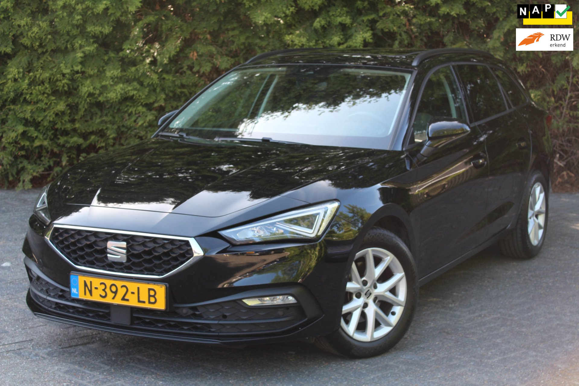 SEAT Leon Sportstourer 1.0 TSI Style Business Intense 110PK | Panoramadak | Parkeercamera | Apple/Android Carplay | Trekhaak