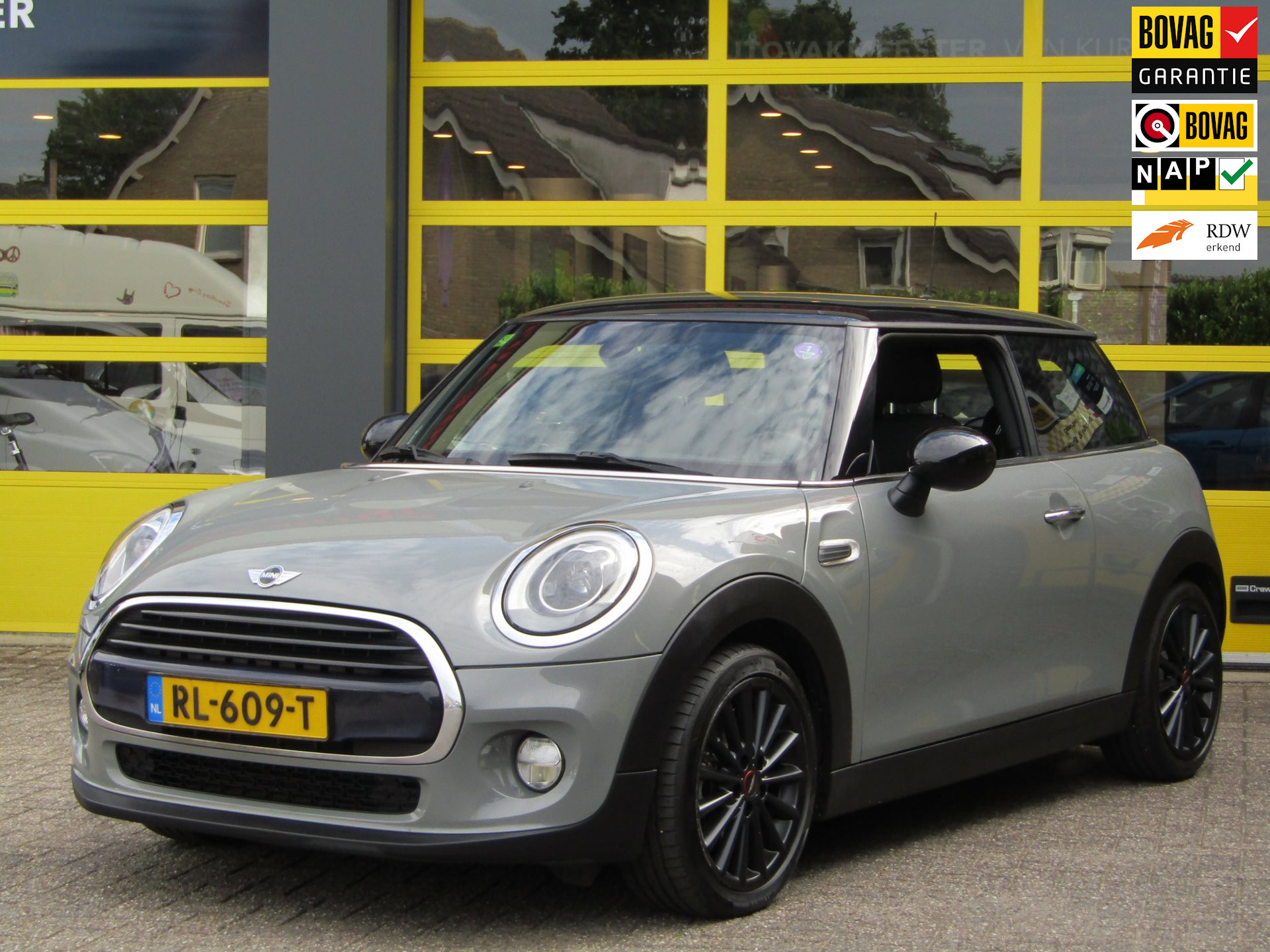 MINI 3-deurs 1.5 Cooper Serious Business