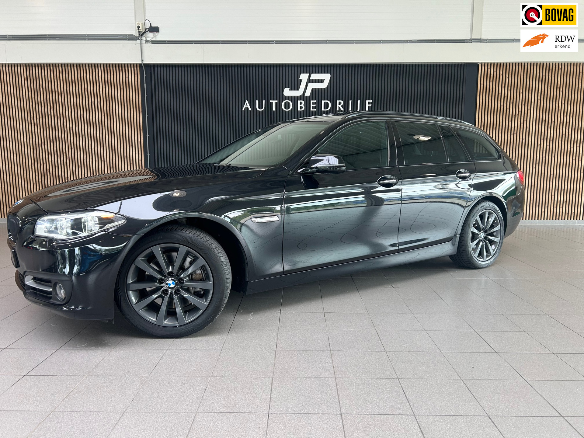 BMW 5 Serie Touring 530xd M Sport Edition High Executive AUTOMAAT|PANO|LEDER|TREKHAAK|CAMERA|18 INCH LM VELGEN|