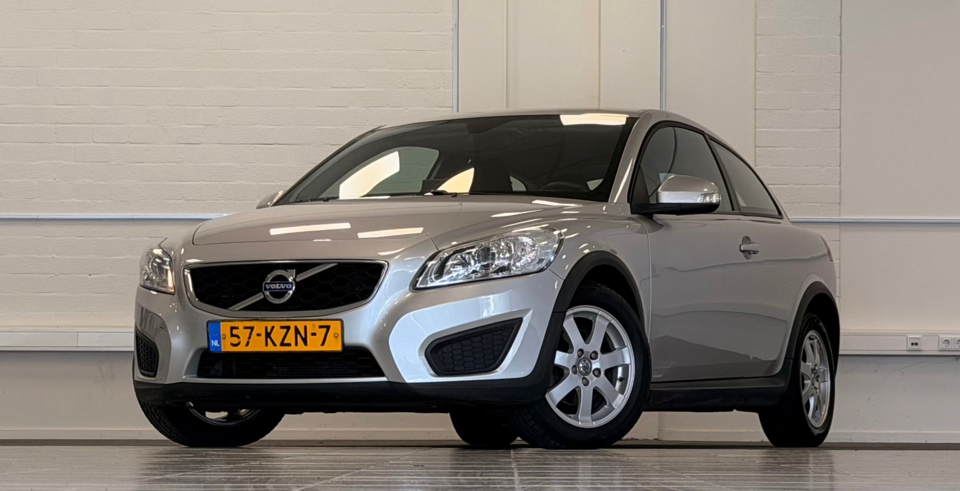 Volvo C30 1.6i 16V Kinetic 1e Eigenaar APK 12-03-2027 Garantie Mooi!