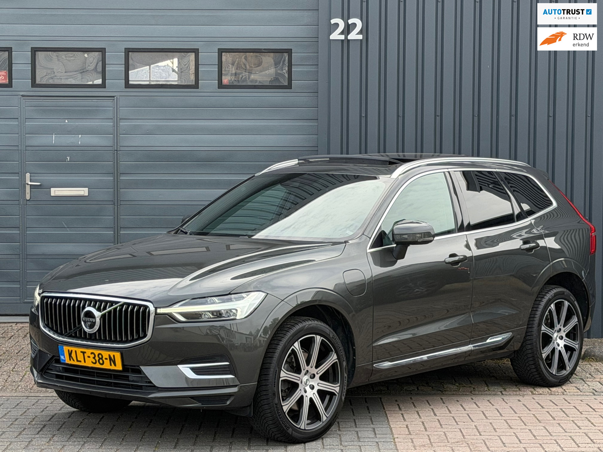 Volvo XC60 2.0 T8 Twin Engine AWD Inscription|Pano|Luchtvering|360cam|Trekhaak Elek|H&K|Dealer Onderhouden