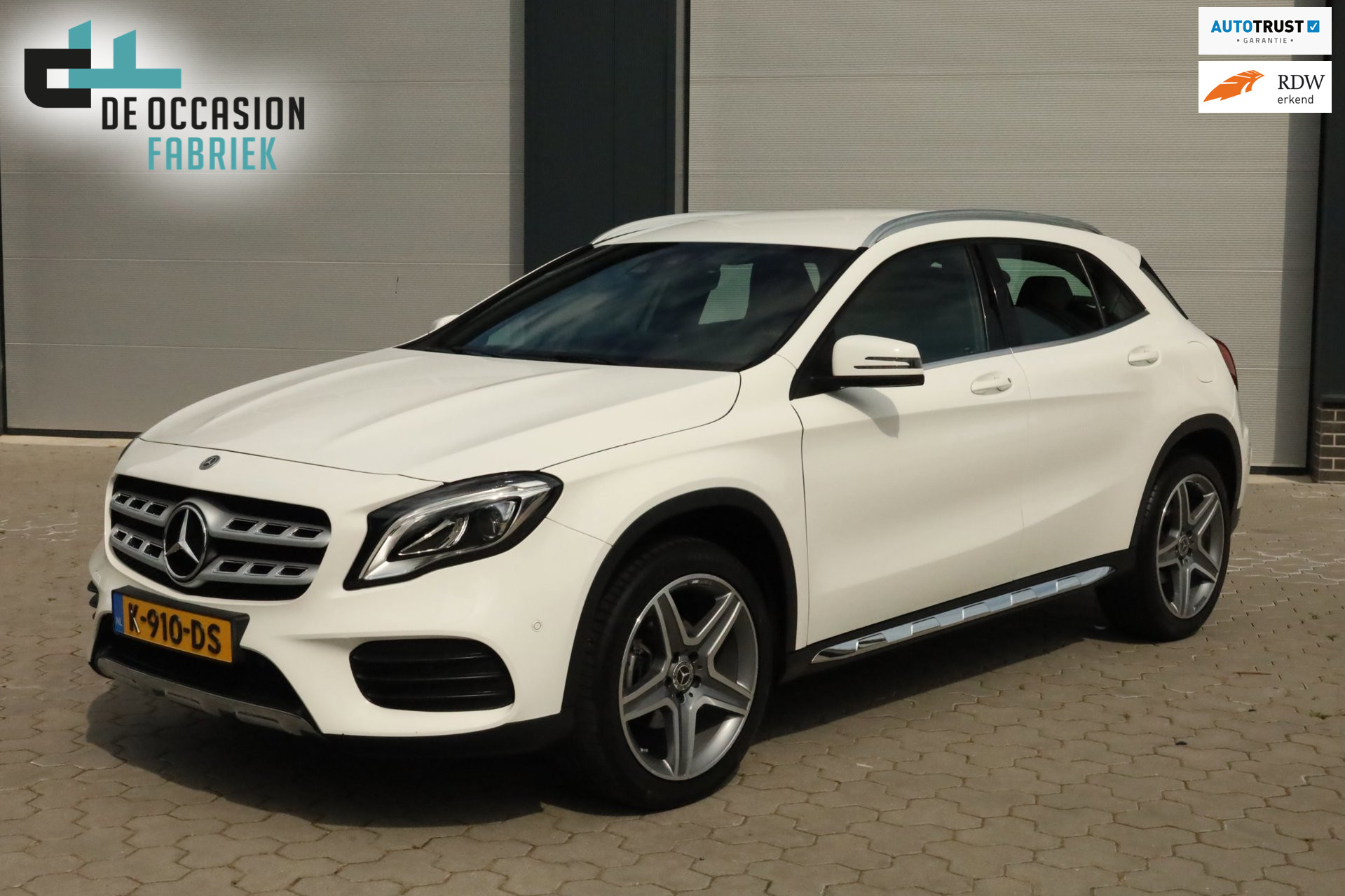 Mercedes-Benz GLA 200 Premium Plus AMG Carplay Stoelverwarming