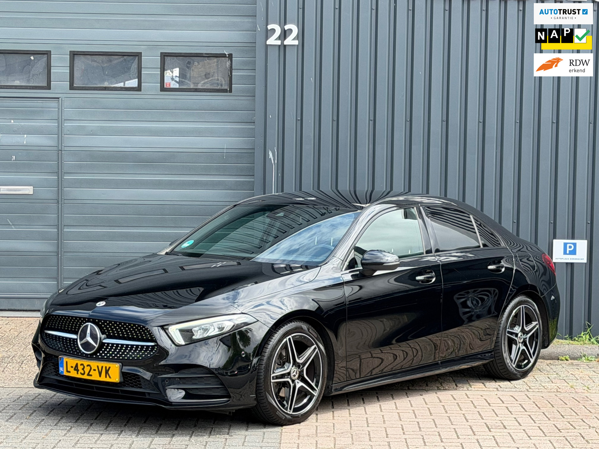 Mercedes-Benz A-Klasse 200 Business Solution AMG|Trekhaak Afn Kogel |Cam|Sfeer|Stoel Verw|Led|Navi|Leder/Alcantara