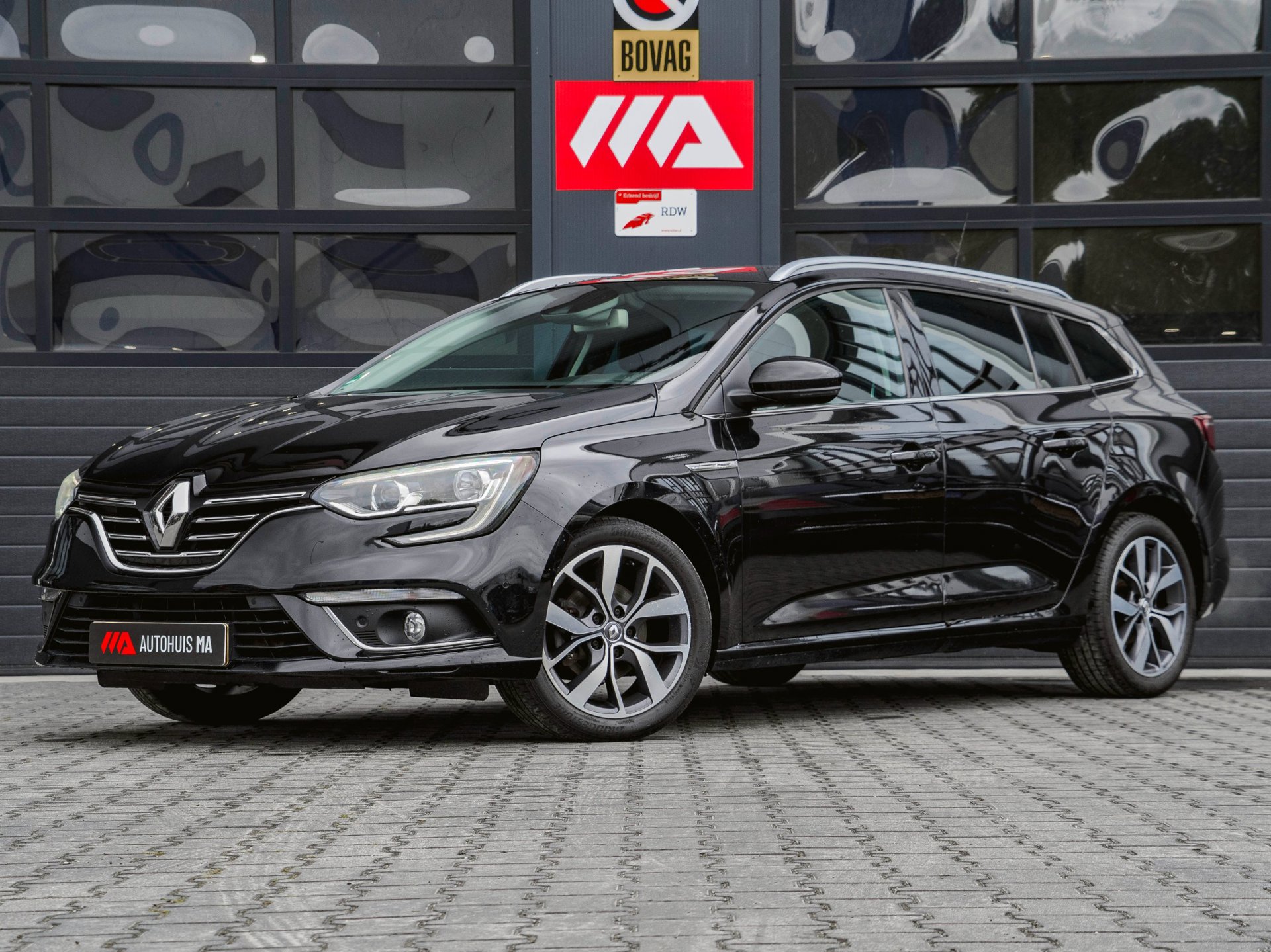 Renault Mégane Estate 1.2 TCe Bose 130 PK l NL AUTO l BOSE l Trekhaak | Cruise control | Navi l Camera