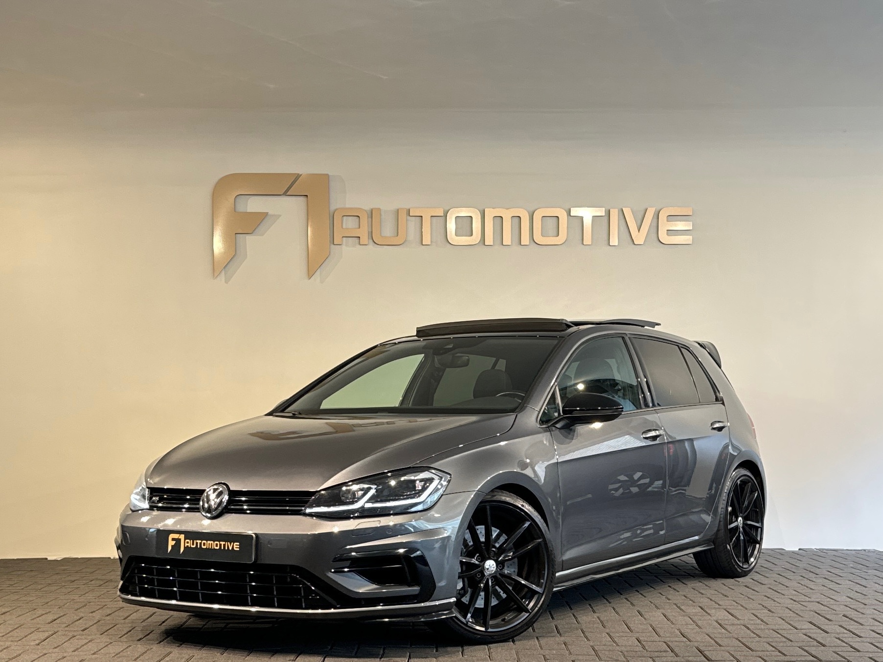 Volkswagen Golf 2.0 TSI 4Motion R Pano|Keyless|Sfeer|DCC