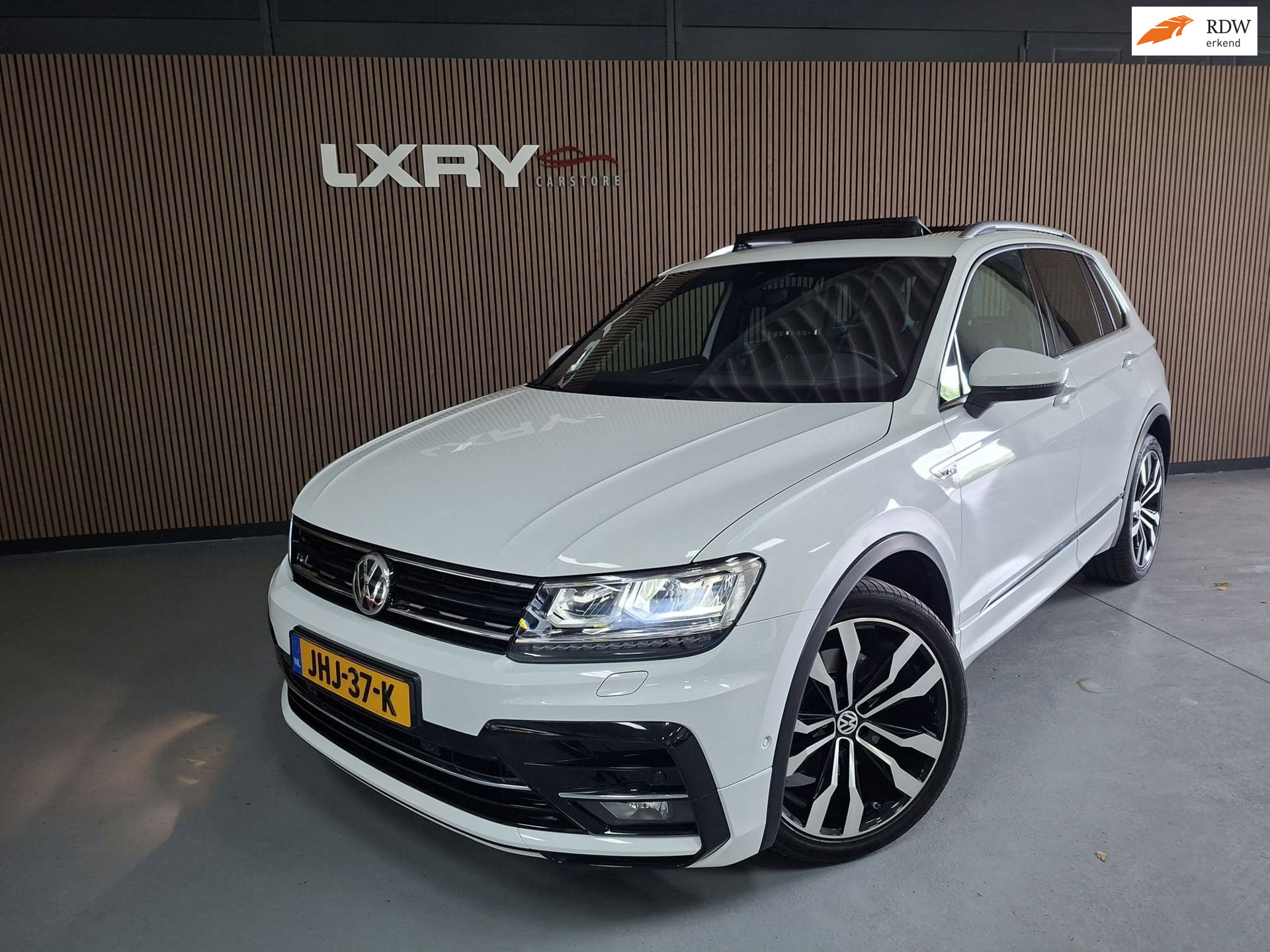 Volkswagen Tiguan 2.0 TSI 4Motion Highline Business R-Line | Navi | Clima | Pano | Digitaal Cockpit |