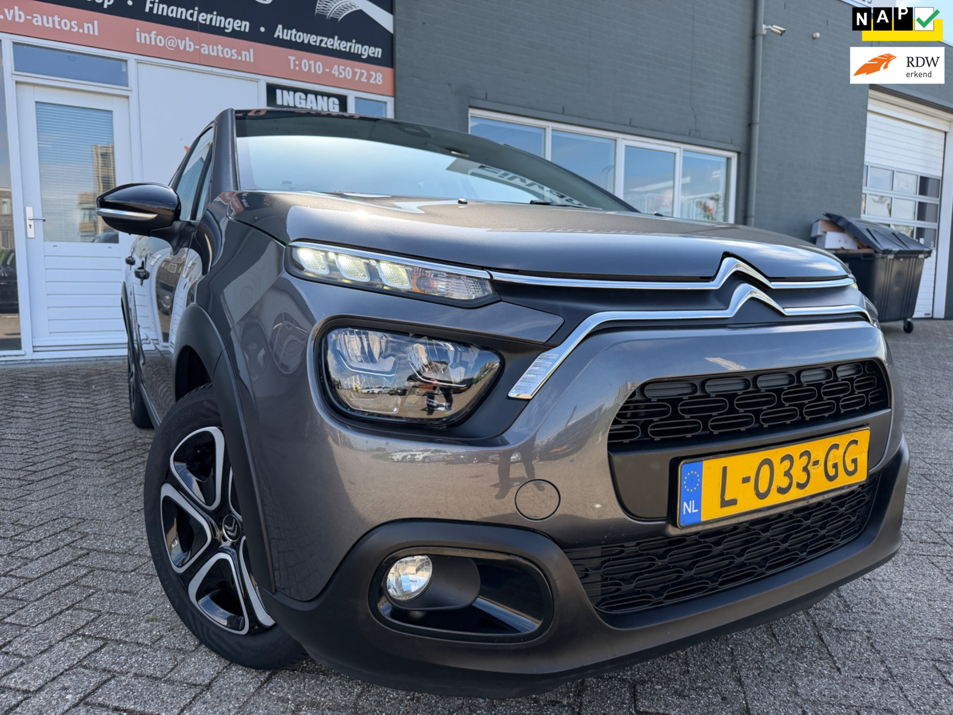 Citroën C3 1.2 PureTech Feel 5 drs en parkeersensoren en bluetooth telefoon / media en airco en cruise controle