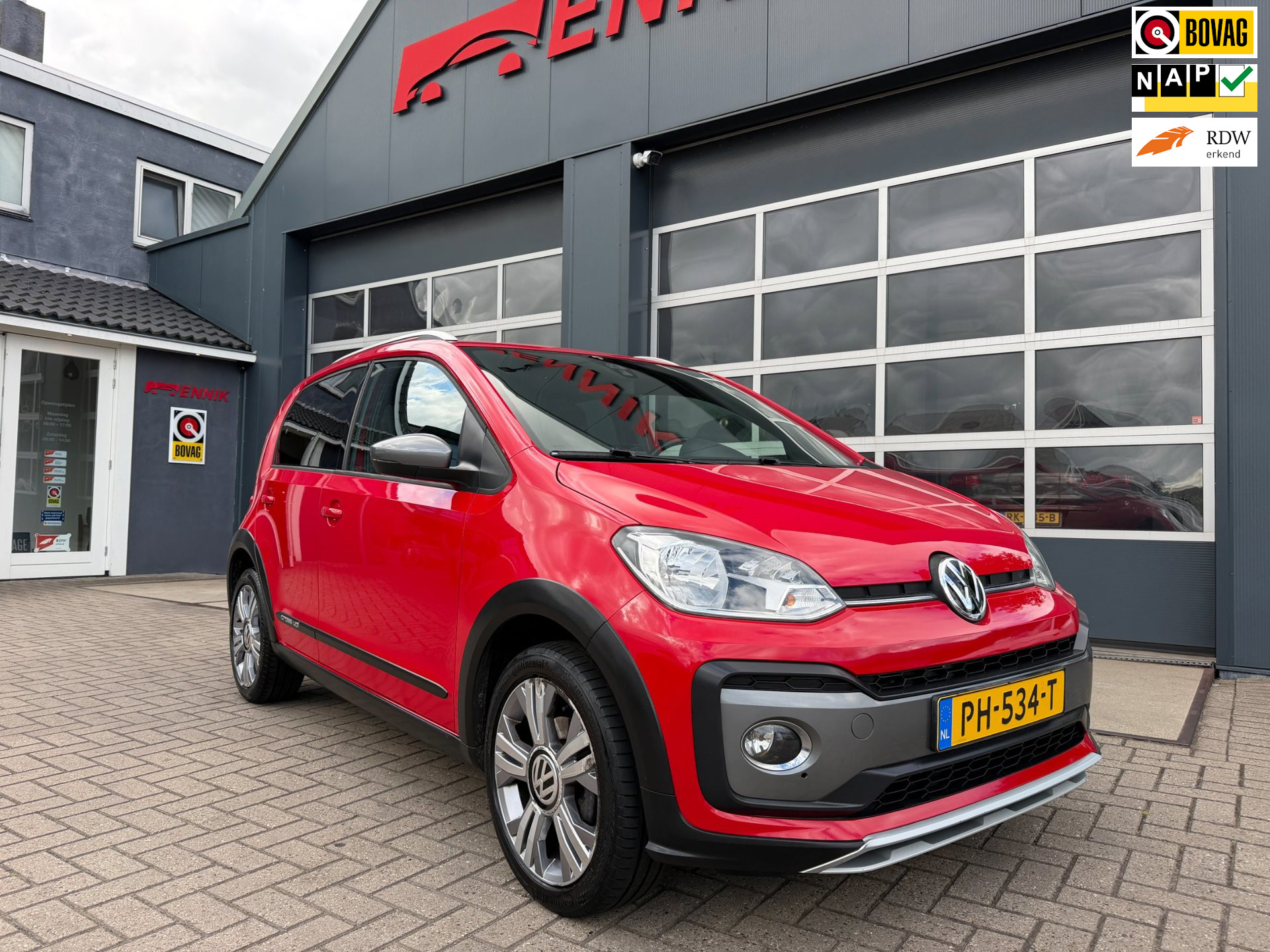 Volkswagen up! 1.0 BMT cross up! / Camera / Cruise / Clima / DAB / 75 PK / Zeer Kompleet ! .