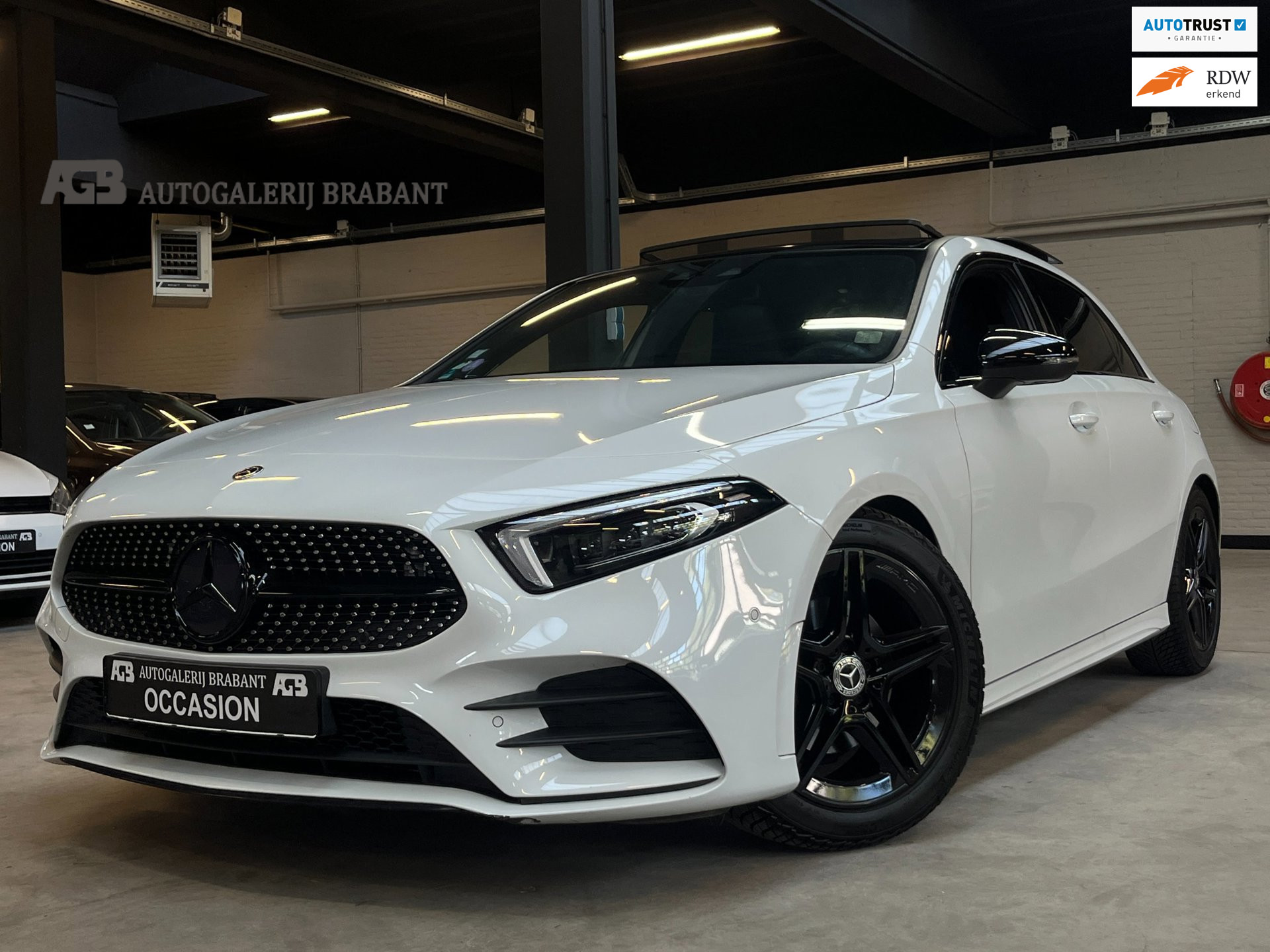 Mercedes-Benz A-Klasse 200 Business Solution AMG Pano/Carplay/Camera/Sfeerverlichting