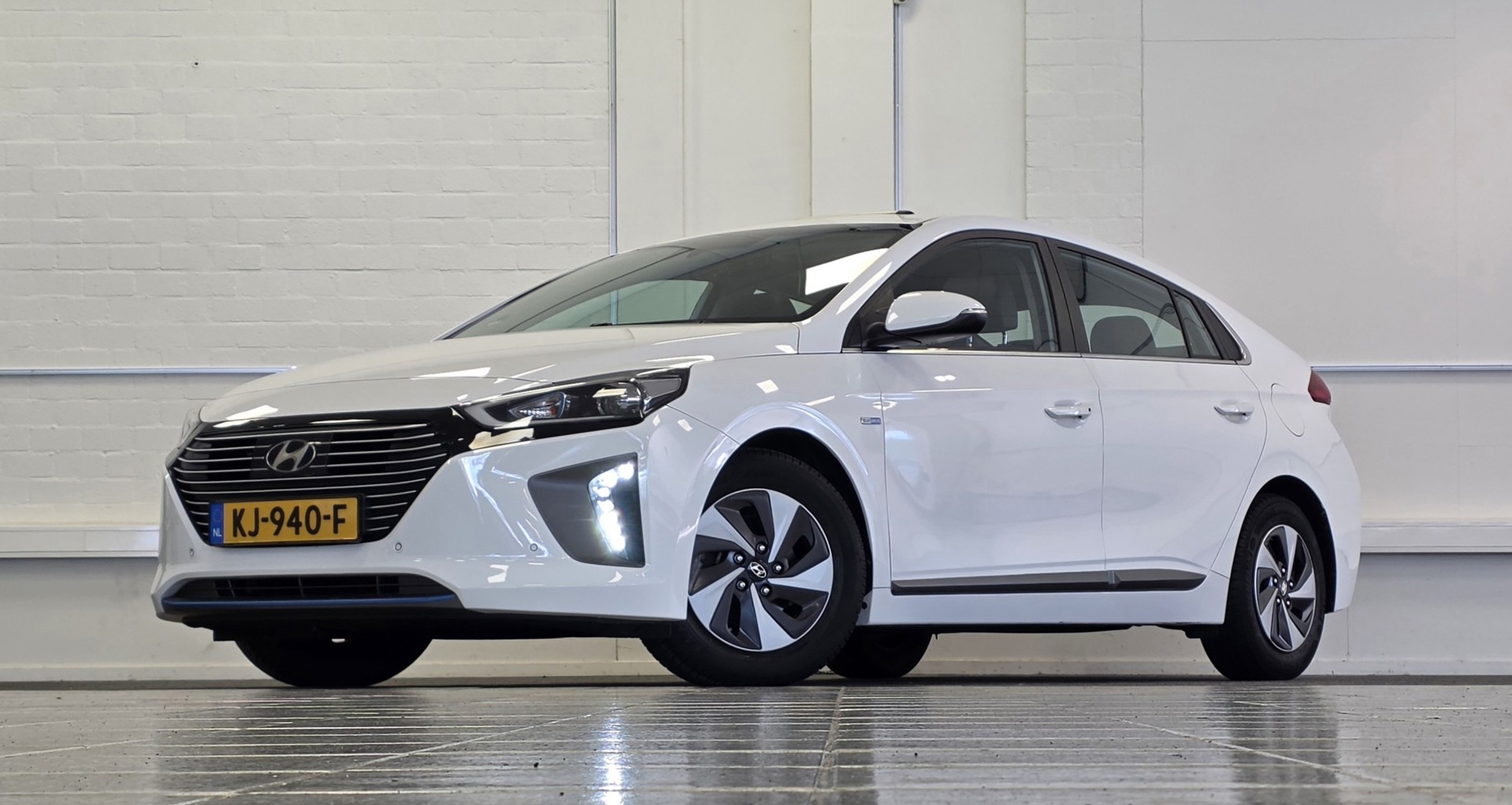 Hyundai IONIQ 1.6 GDi First Edition Pano Leer Vol opties! Garantie