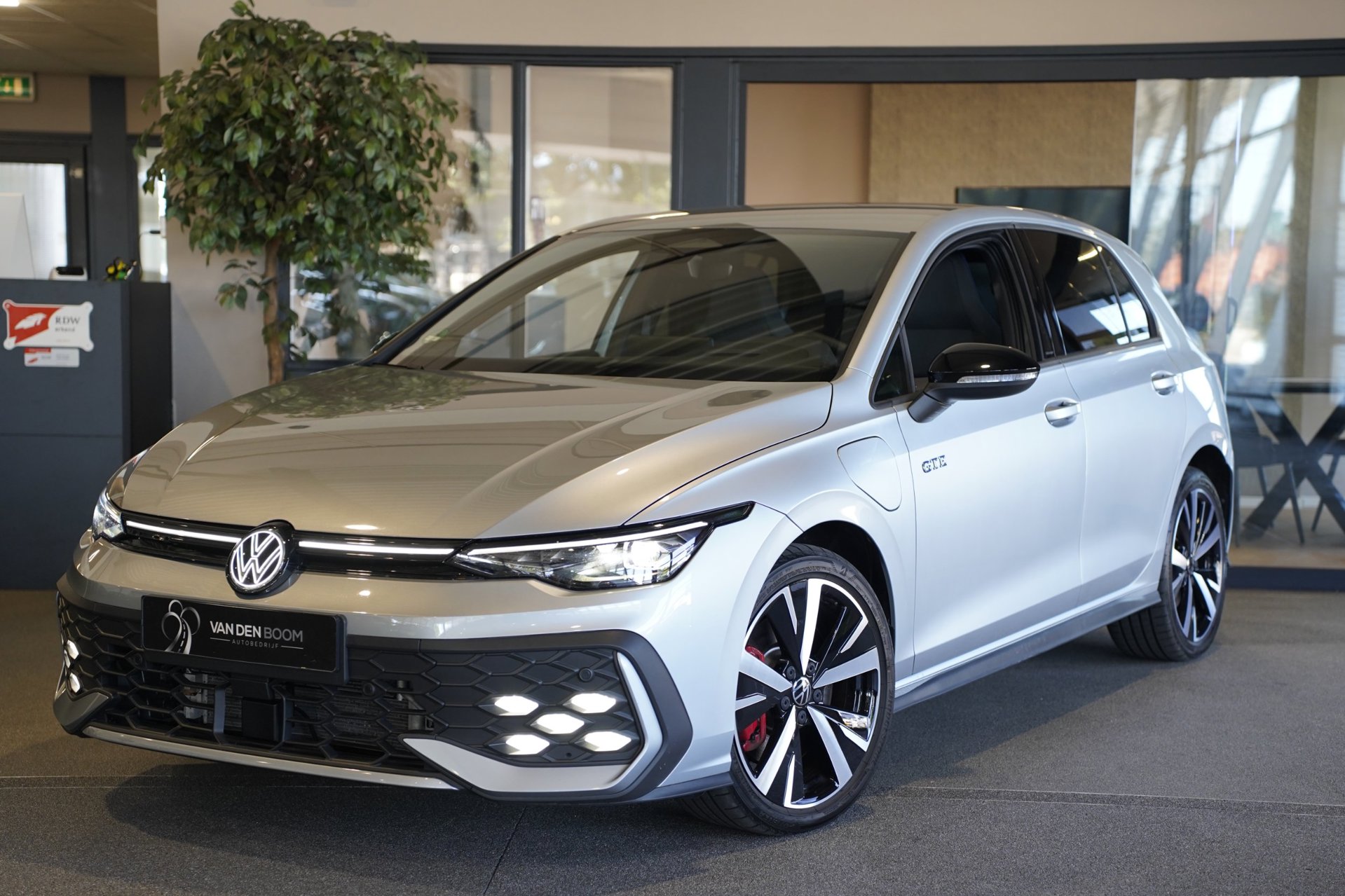 Volkswagen Golf 8.5 1.5 eHybrid GTE 272PK Facelift IQ Matrix Mistlamp HuD Cam Navi