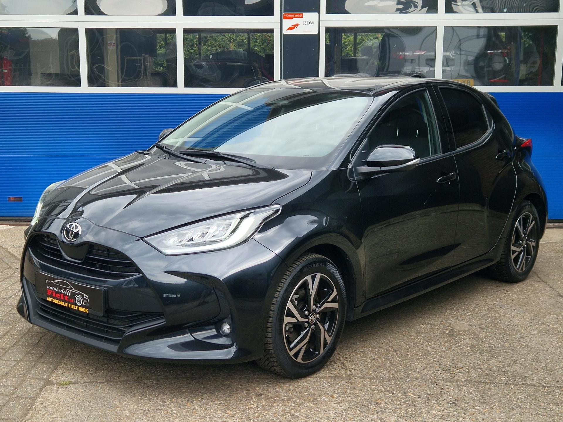 Toyota Yaris 1.5 116PK Benzine-Hybride / Carplay / Adaptieve cruise control / Stoelverwarming / Camera / ECC / 16 inch