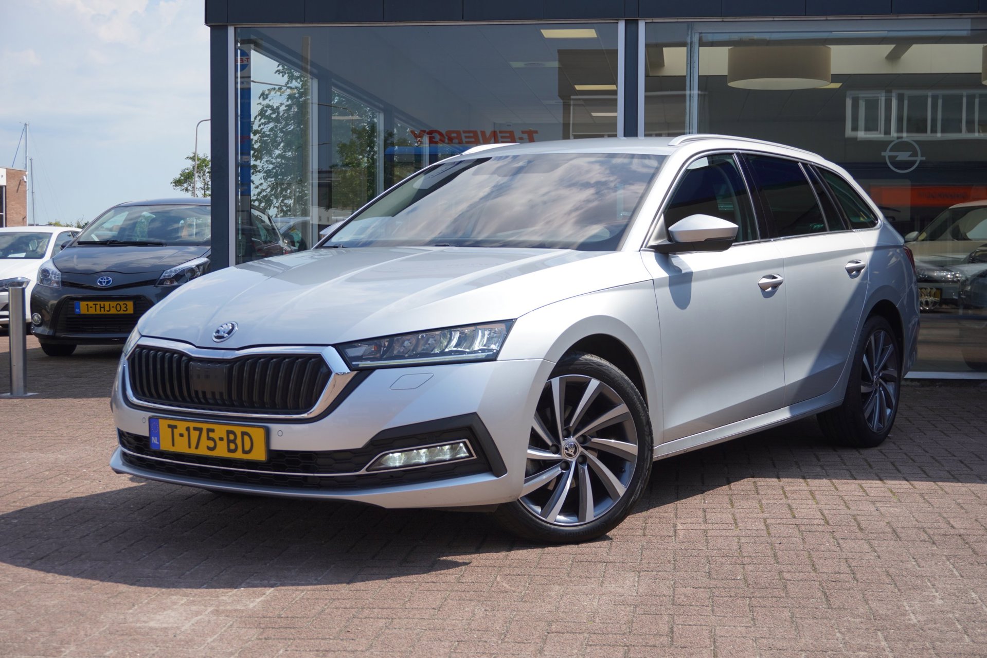Škoda Octavia Combi 1.0 e-TSI Business Edition Plus | Airco | CarPlay | Camera | Led | LM velgen | Vol opties | Inruil mogelijk