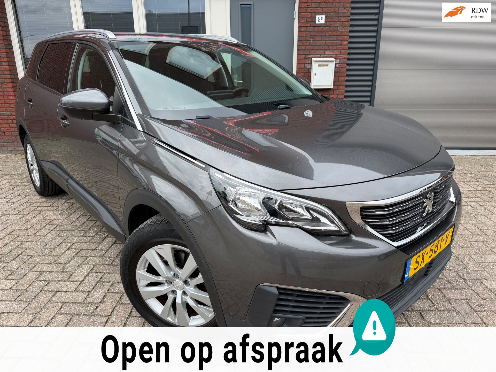 Peugeot 5008 1.2 PureTech Blue Lease Executive / Navi / PDC / Carplay / LM