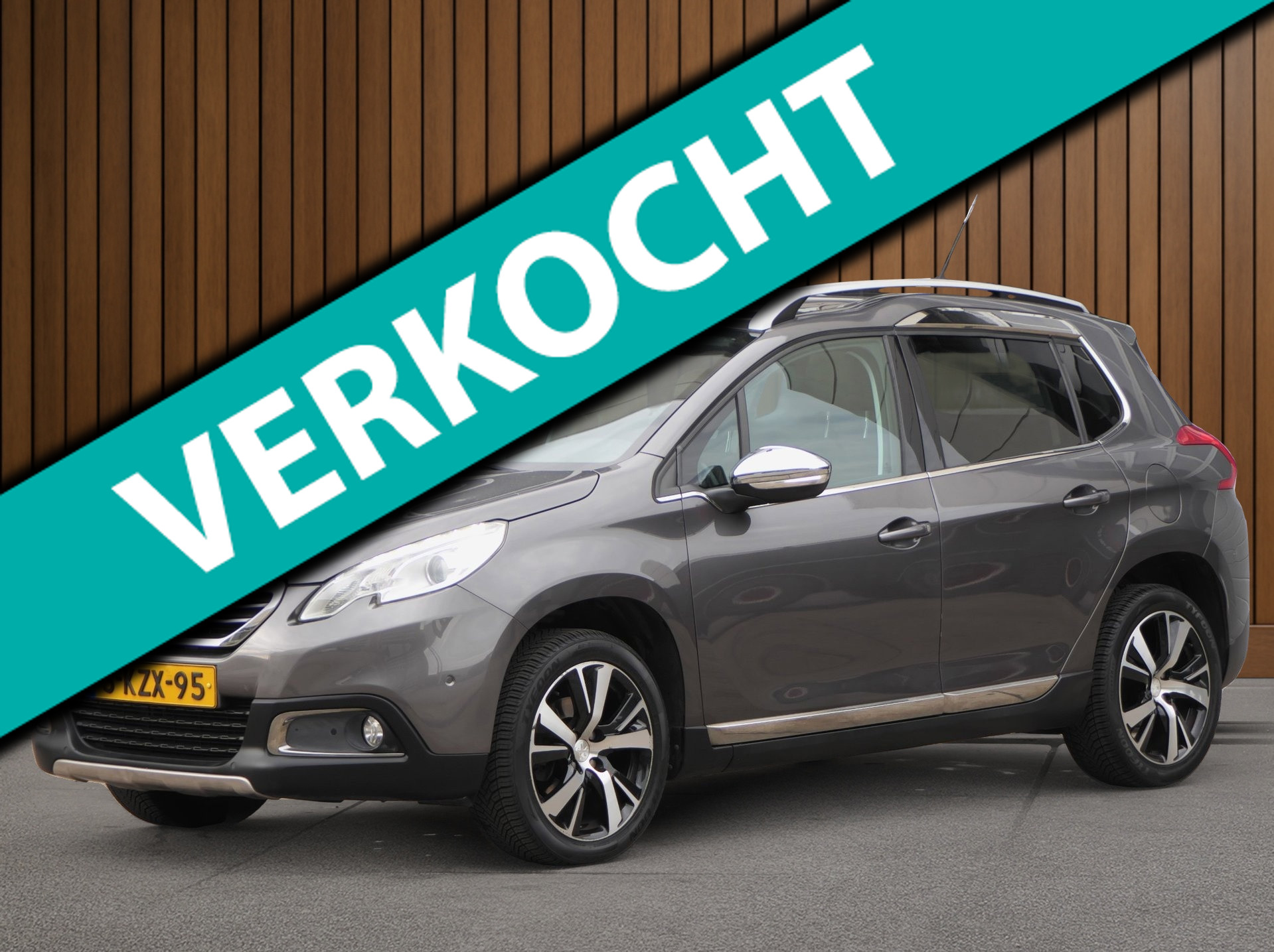 Peugeot 2008 1.6 VTi Féline 120PK | Pano | Carplay| Parkeersensoren v/a | Trekhaak | NAP