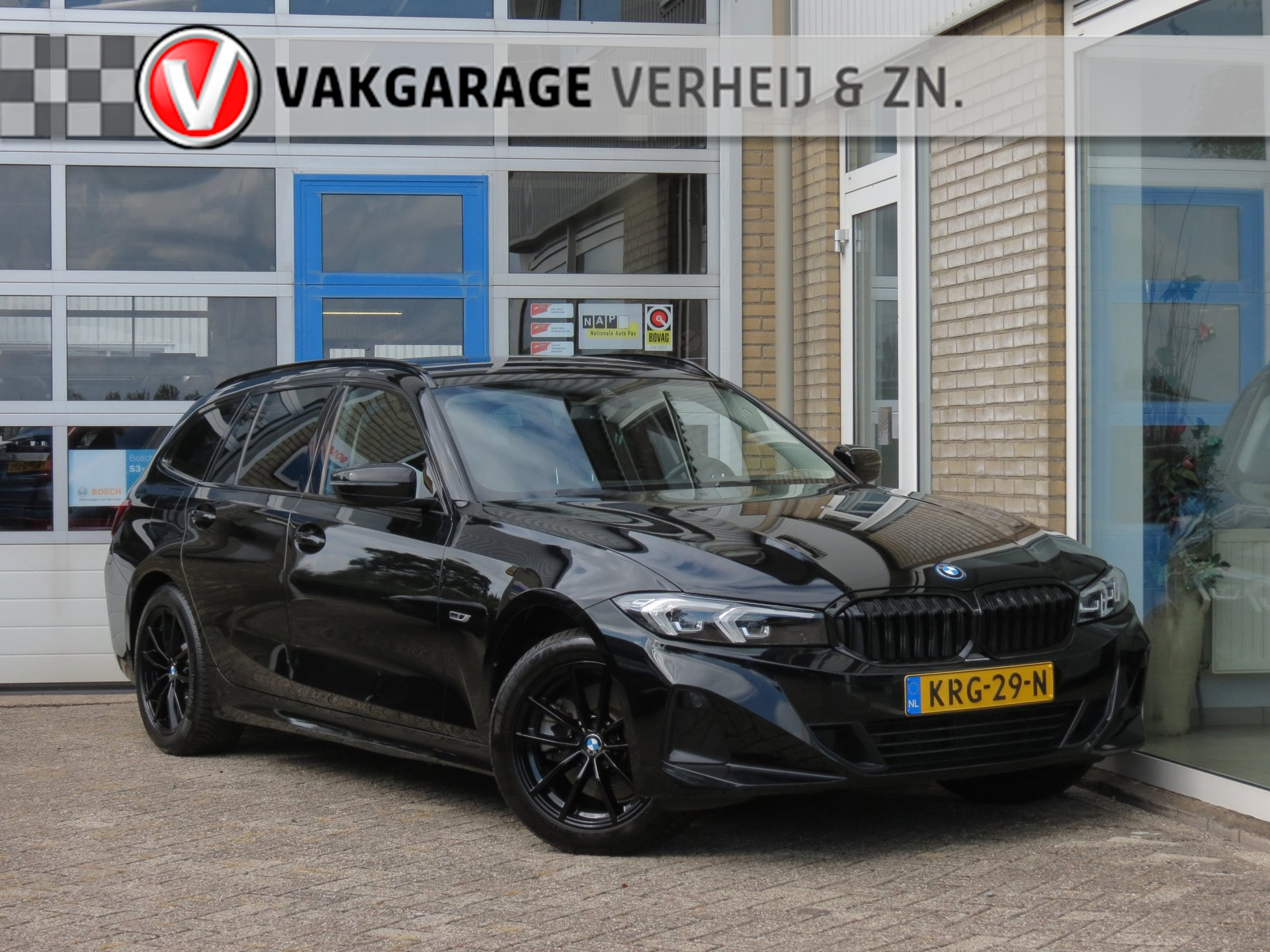 BMW 3 Serie Touring 320e BLACK LINE Wide screen|Live Cockpit Plus|LED|DAB+|Stoel verw.|Navi|Clima|Cruise|PDC|Elec. Klep