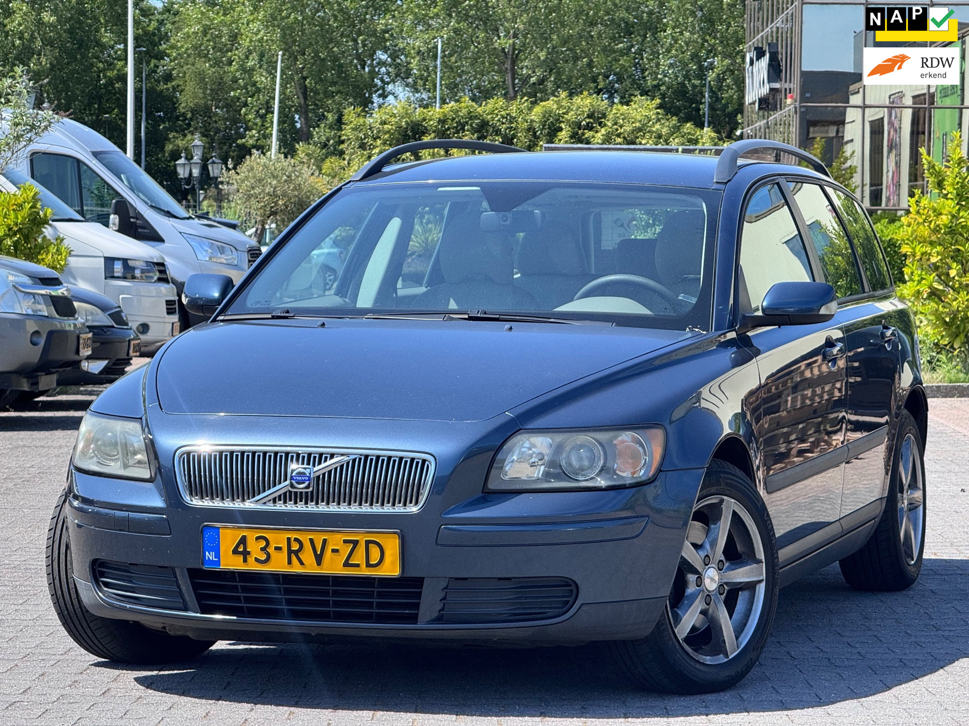 Volvo V50 2.4 Kinetic | Automaat | Parkeersensoren | Airco | Trekhaak | Elektrische ramen en spiegels | 2 Sleutels