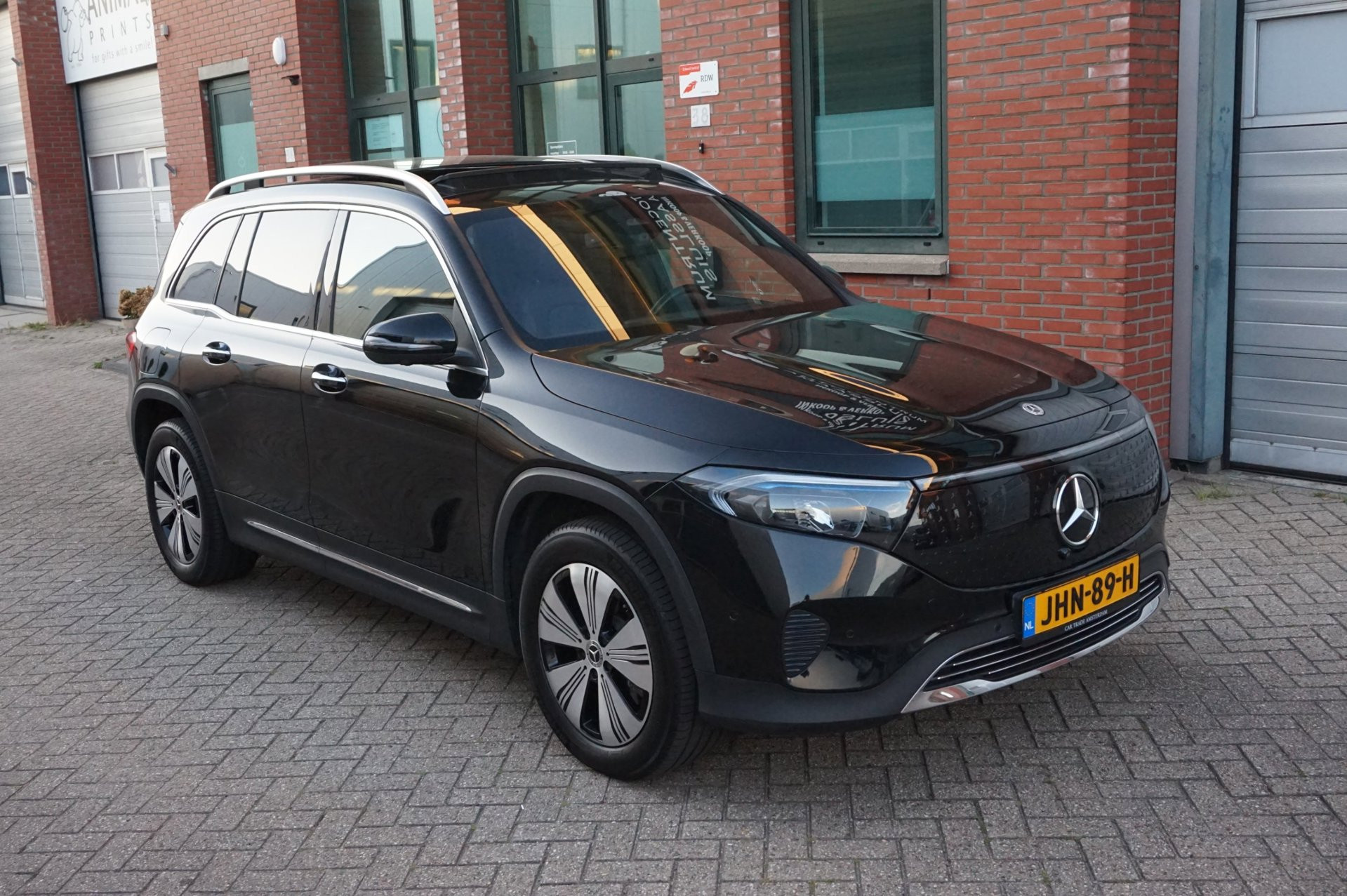 Mercedes-Benz EQB 350 4MATIC 67 kWh PANO 360 FACELIFT