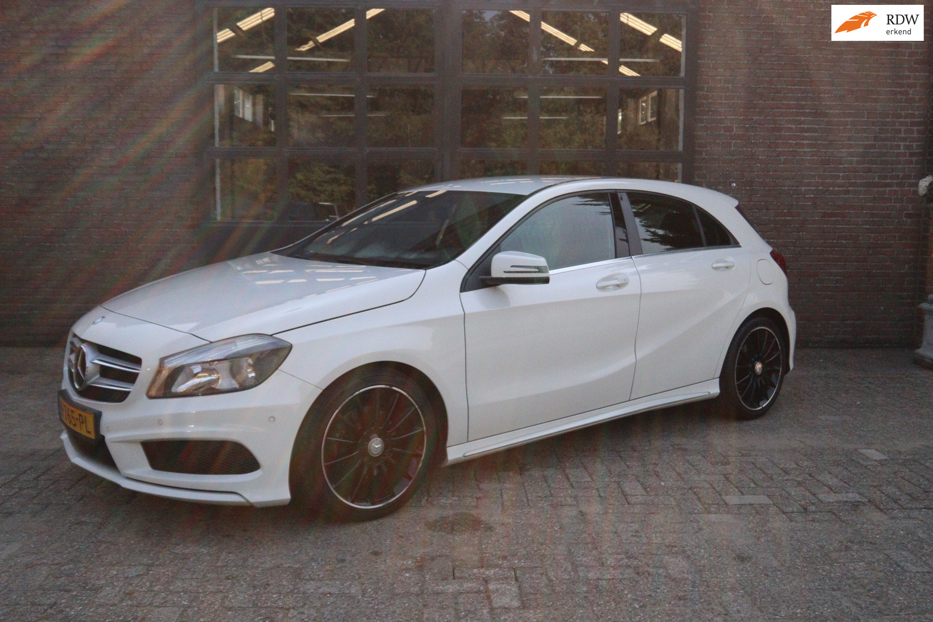 Mercedes-Benz A-Klasse 180 AMG Pakket |PDC|AC| Nieuwe APK