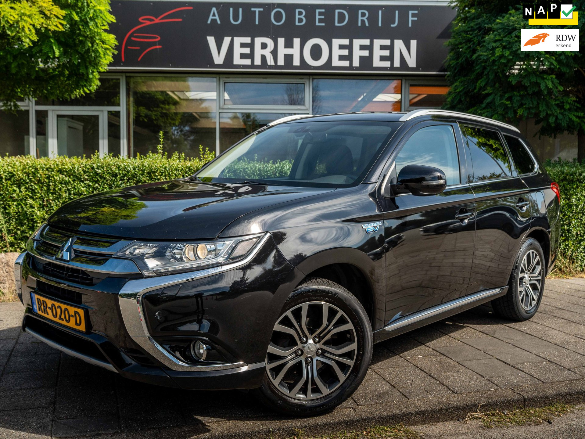 Mitsubishi Outlander 2.0 PHEV Pure – APPLE CARPLAY – PARKEER CAMERA – TREKHAAK – CRUISE / CLIMATE CONTR !