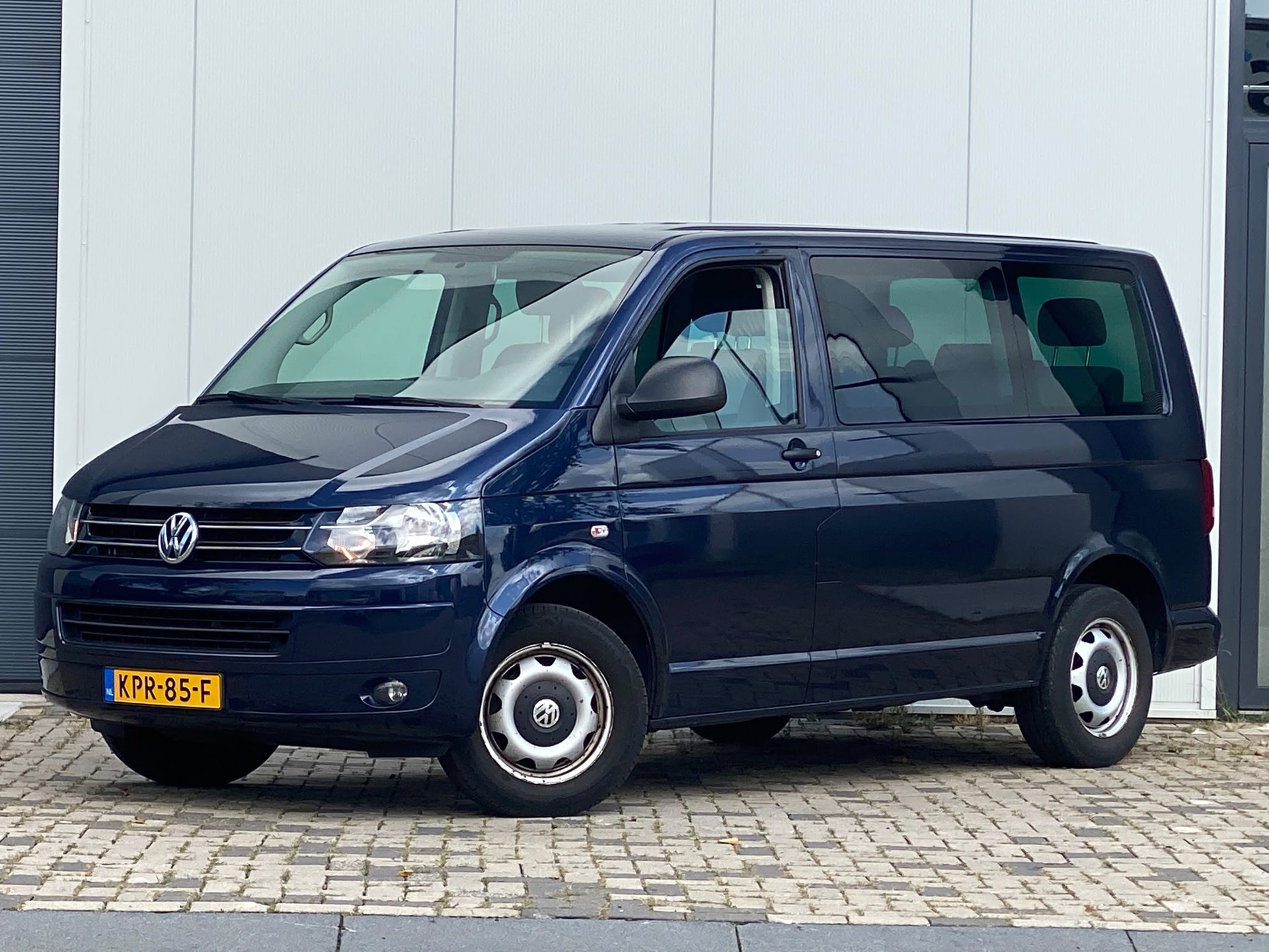Volkswagen Multivan STARTLINE 7 PERSOONS/ AIRCO VOOR EN ACHTER