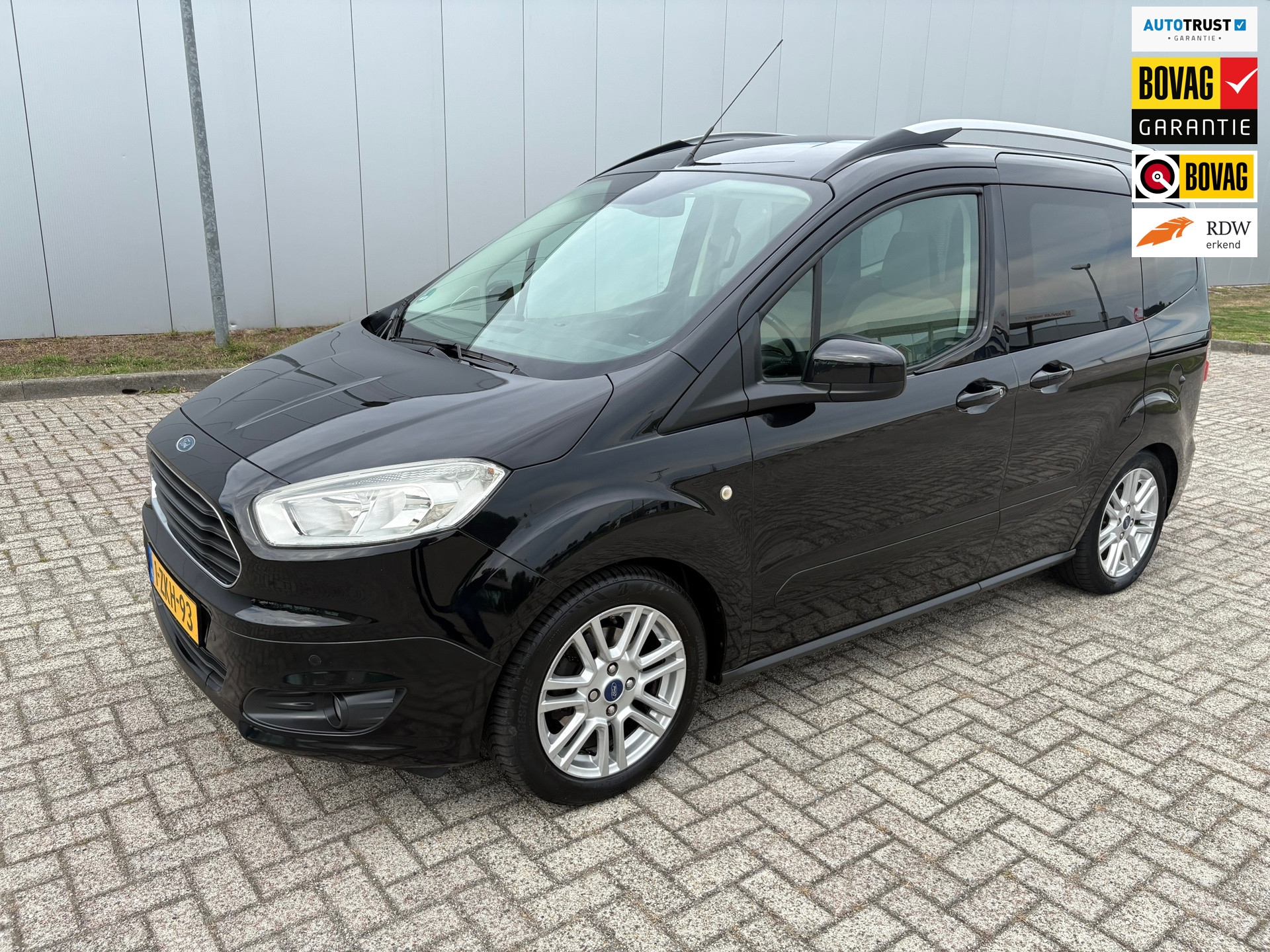 Ford Tourneo Courier 1.0 Titanium , Climaat control, Achteruitrijcamera, Stoelverwarming, Trekhaak ,