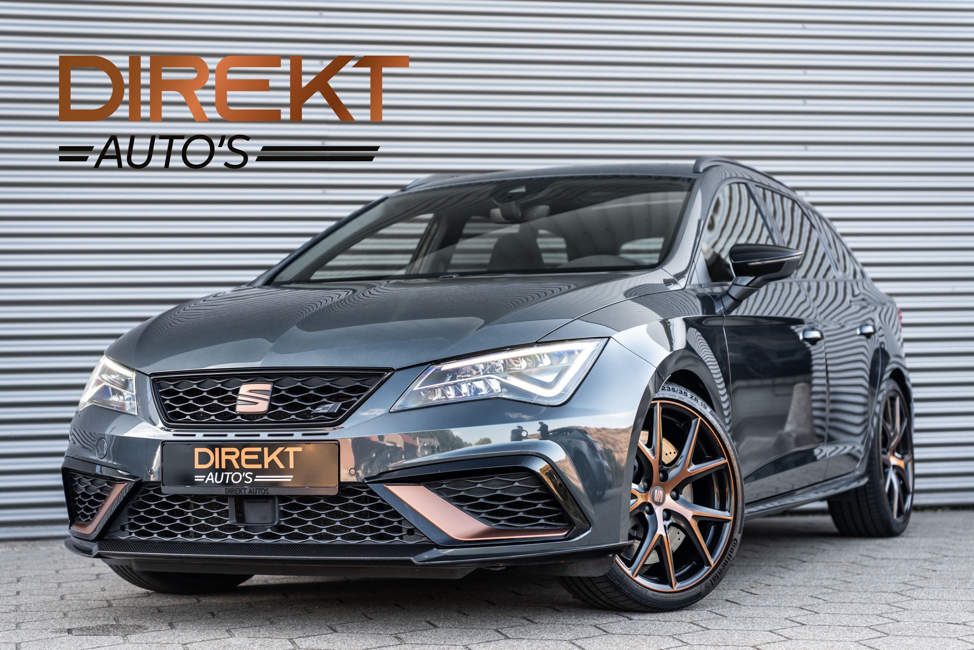 SEAT Leon ST 2.0 TSI 4DRIVE CUPRA R CARBON PANO BREMBO BEATS