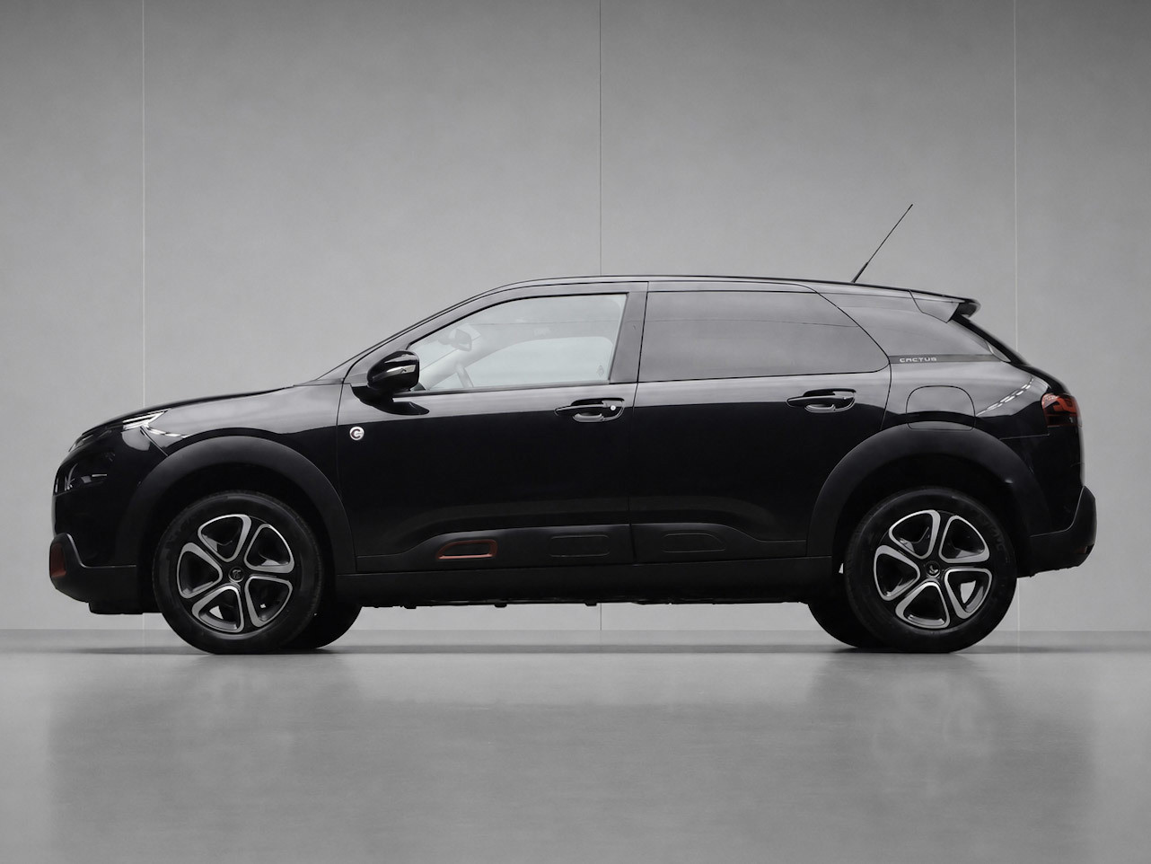 Citroën C4 Cactus 1.2 PureTech Business Sport (APPLE CARPLAY,NAVI,PDC,CLIMATE,CRUISE,GETINT,LED,SPORTSTOELEN,LM VELGEN)
