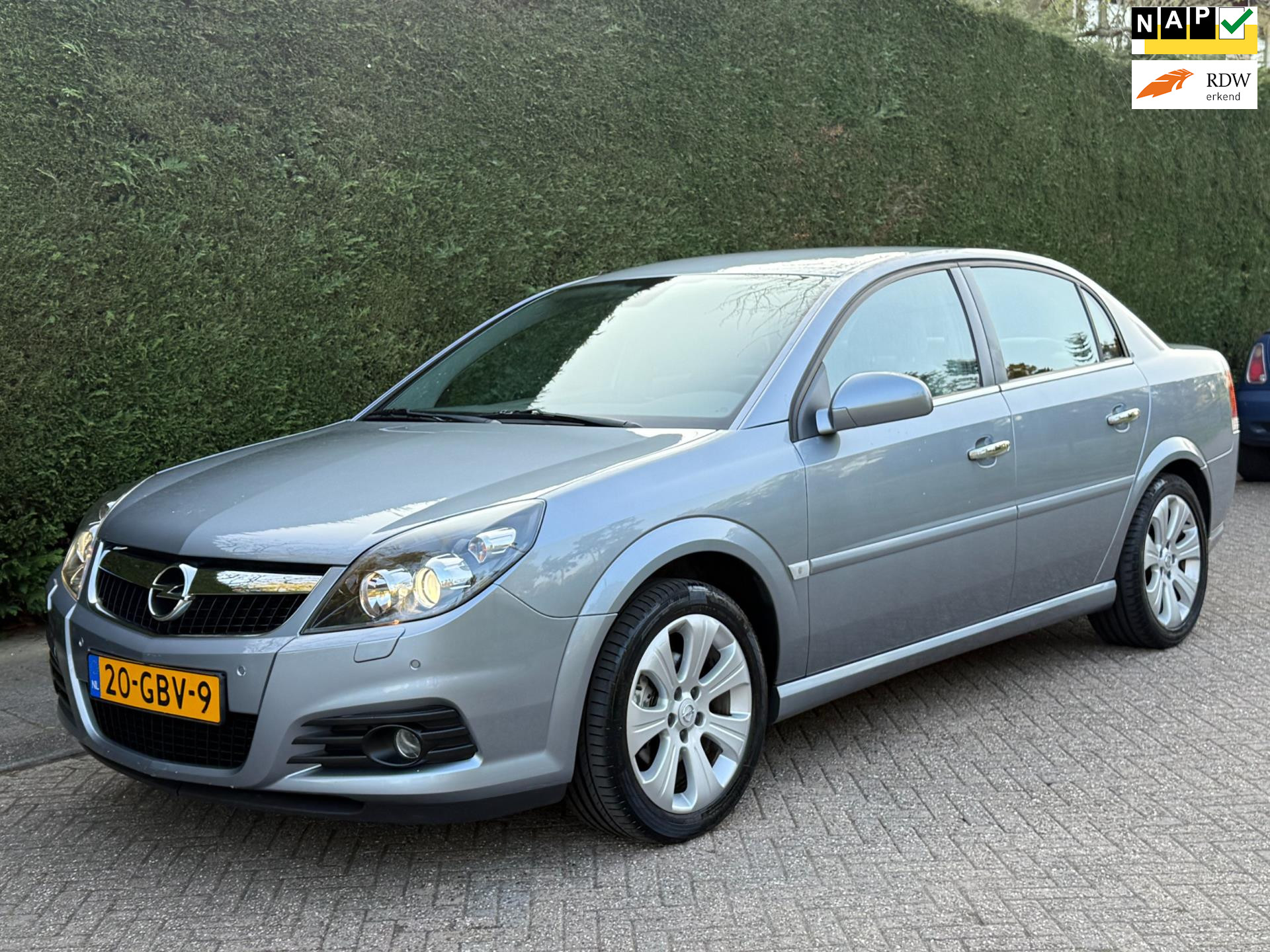 Opel Vectra 1.8-16V Executive /AUTOMAAT/LEER/XENON/PDC/RIJDTNIEUW!/