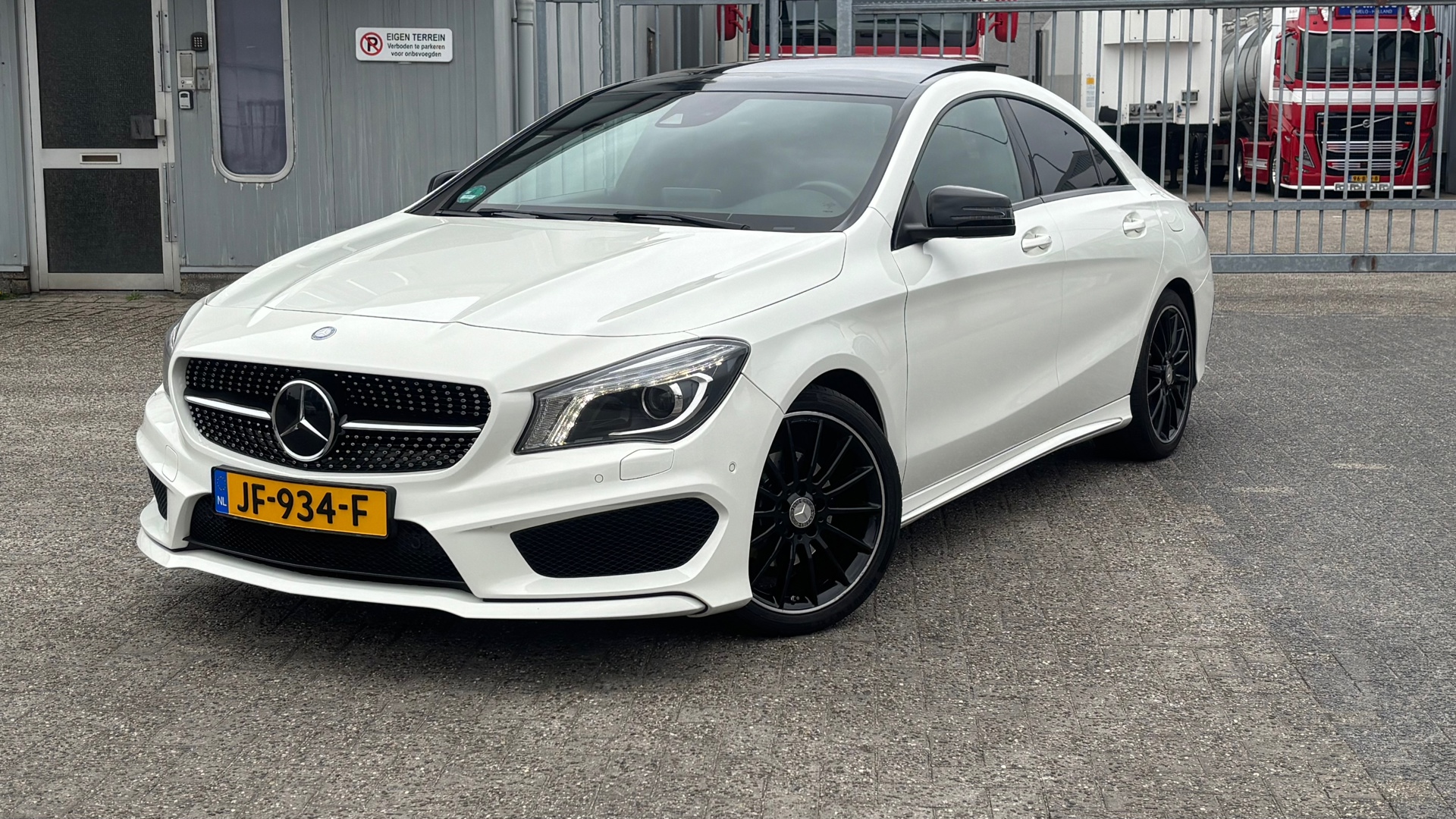 Mercedes-Benz CLA-Klasse 200 Prestige, AMG, Pano, Navi, Stoelvw, Camera,